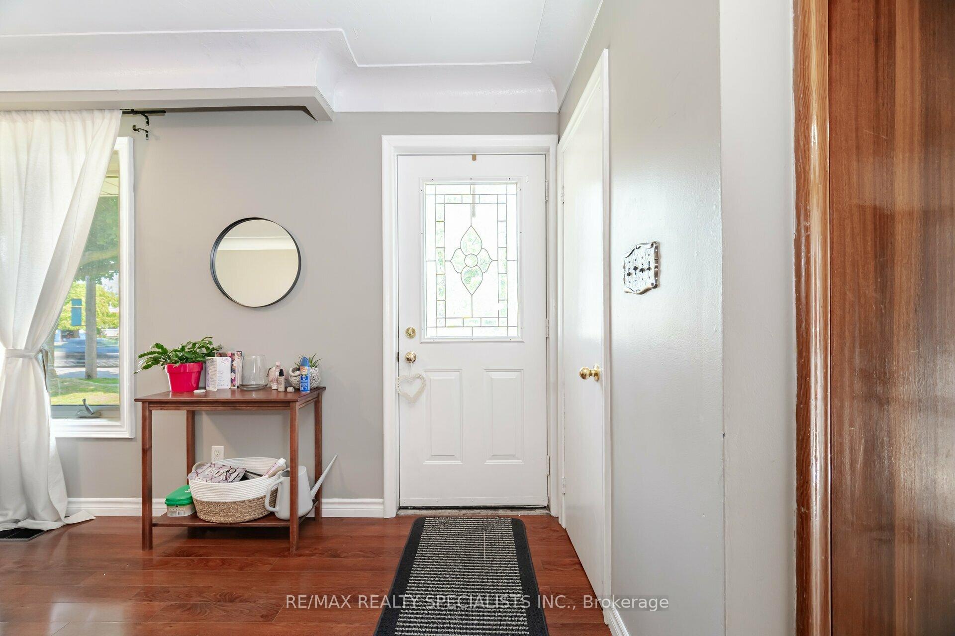Photo 5 of 830 Upper Wellington Street, Hamilton, Centremount — HOMEH