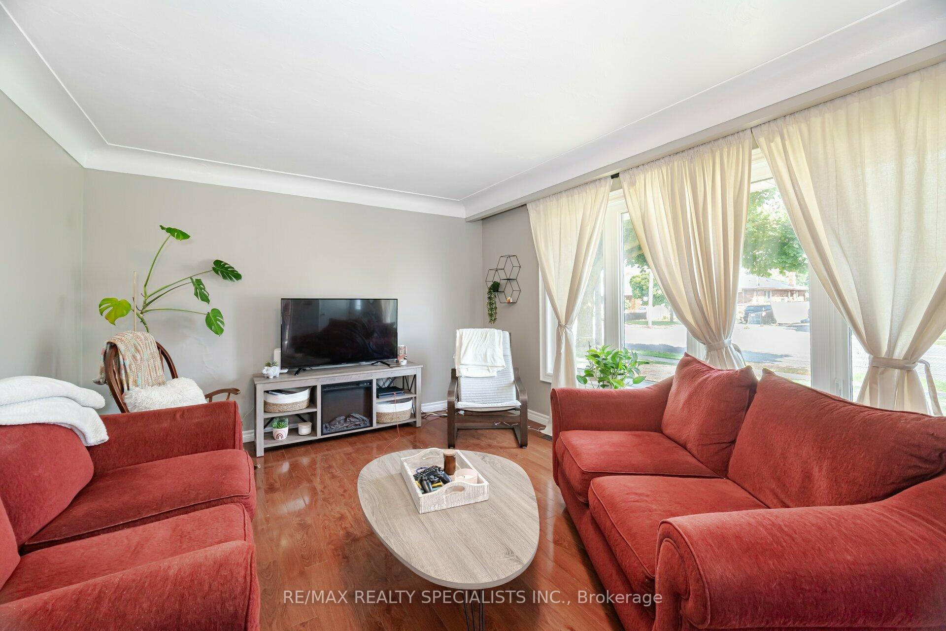 Photo 9 of 830 Upper Wellington Street, Hamilton, Centremount — HOMEH