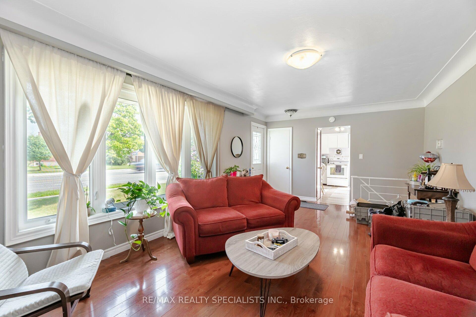 Photo 8 of 830 Upper Wellington Street, Hamilton, Centremount — HOMEH