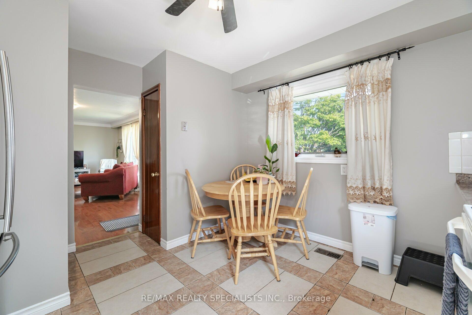 Photo 3 of 830 Upper Wellington Street, Hamilton, Centremount — HOMEH