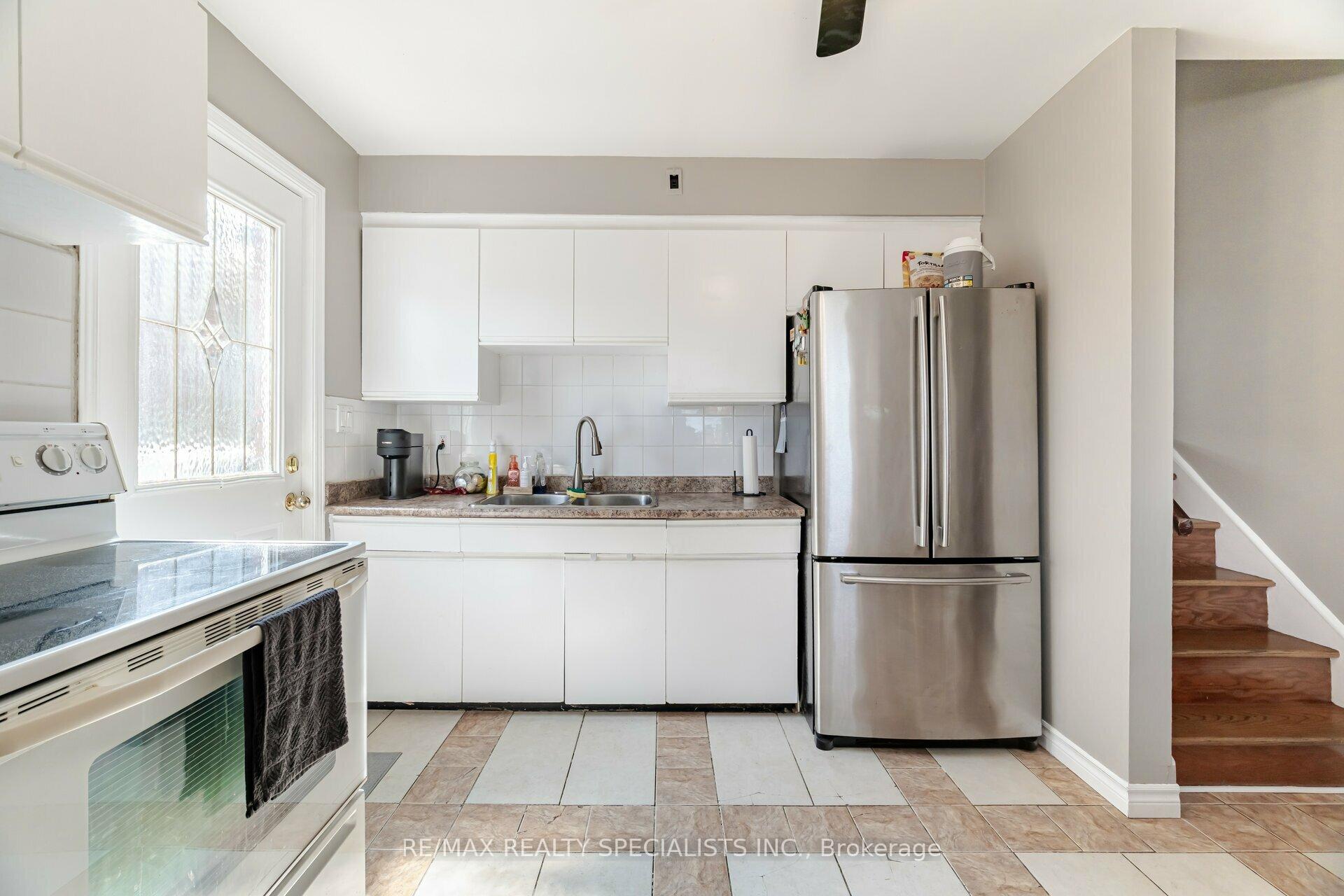Photo 6 of 830 Upper Wellington Street, Hamilton, Centremount — HOMEH
