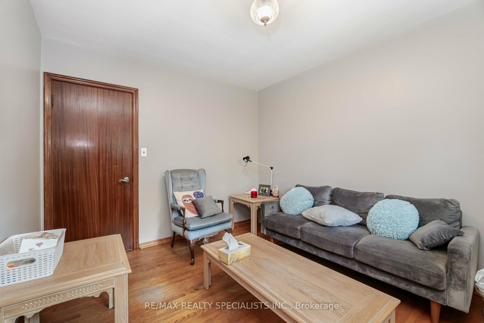 Photo 11 of 830 Upper Wellington Street, Hamilton, Centremount — HOMEH