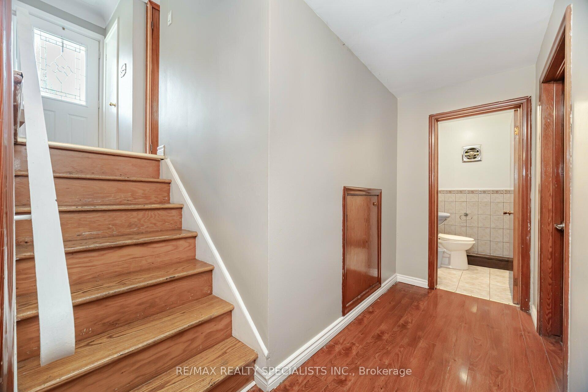 Photo 7 of 830 Upper Wellington Street, Hamilton, Centremount — HOMEH