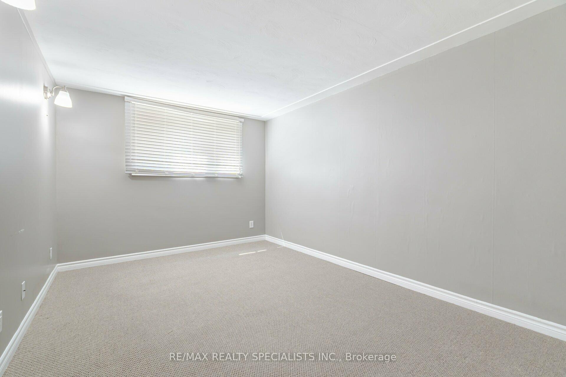 Photo 13 of 830 Upper Wellington Street, Hamilton, Centremount — HOMEH