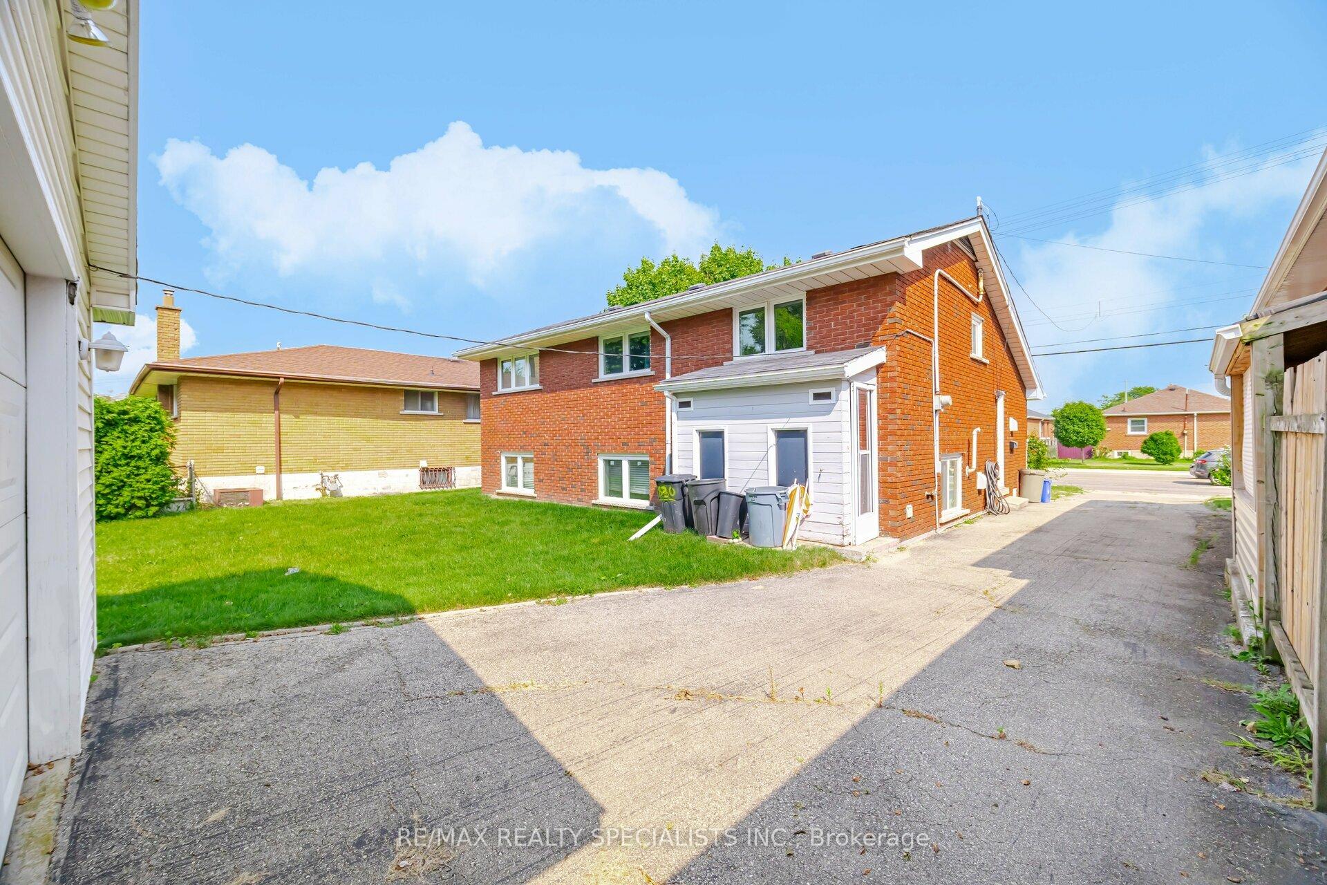 Photo 12 of 830 Upper Wellington Street, Hamilton, Centremount — HOMEH