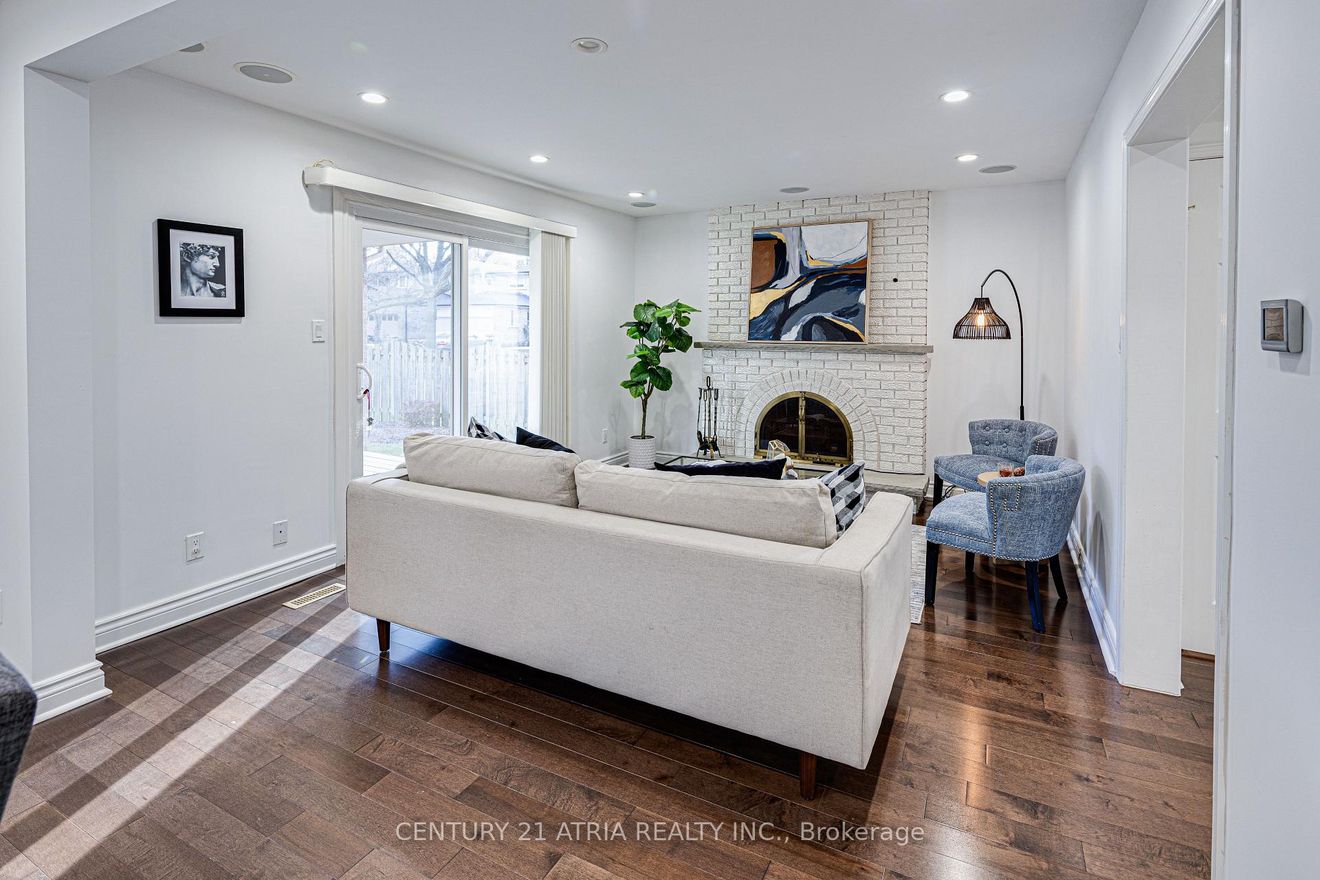 Photo 3 of 15 Dewitt Court, Markham, Sherwood-Amberglen — HOMEH