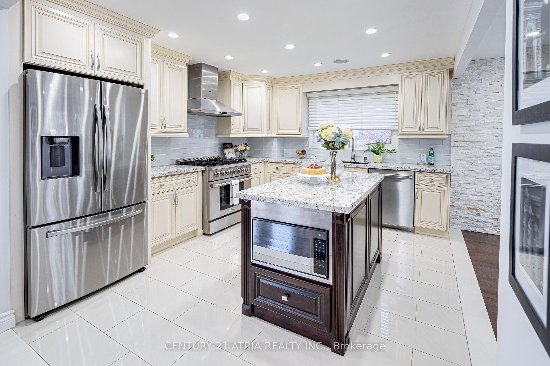 Photo 4 of 15 Dewitt Court, Markham, Sherwood-Amberglen — HOMEH