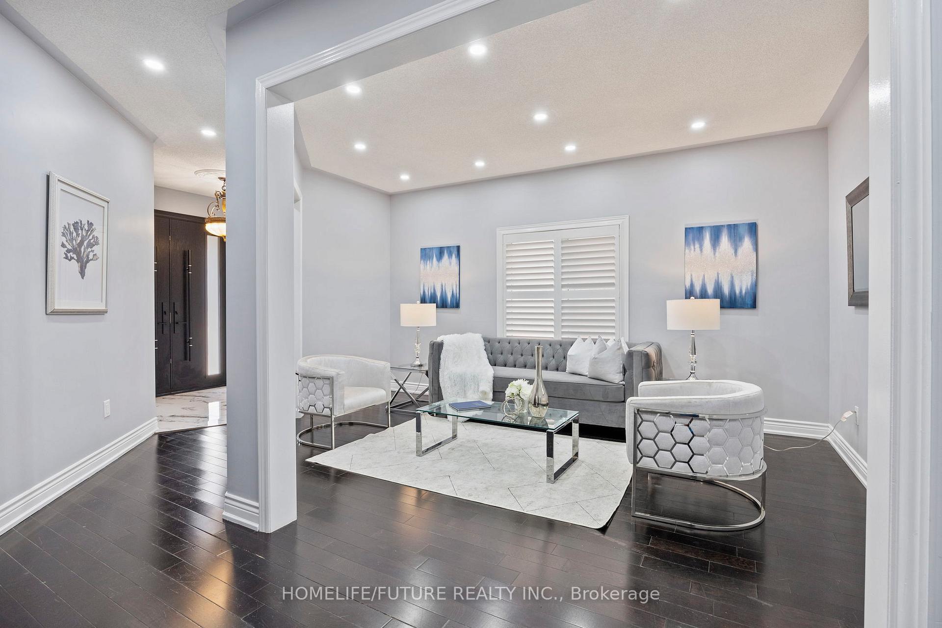 Photo 3 of 7 Vanwood Crescent, Brampton, Vales of Castlemore — HOMEH