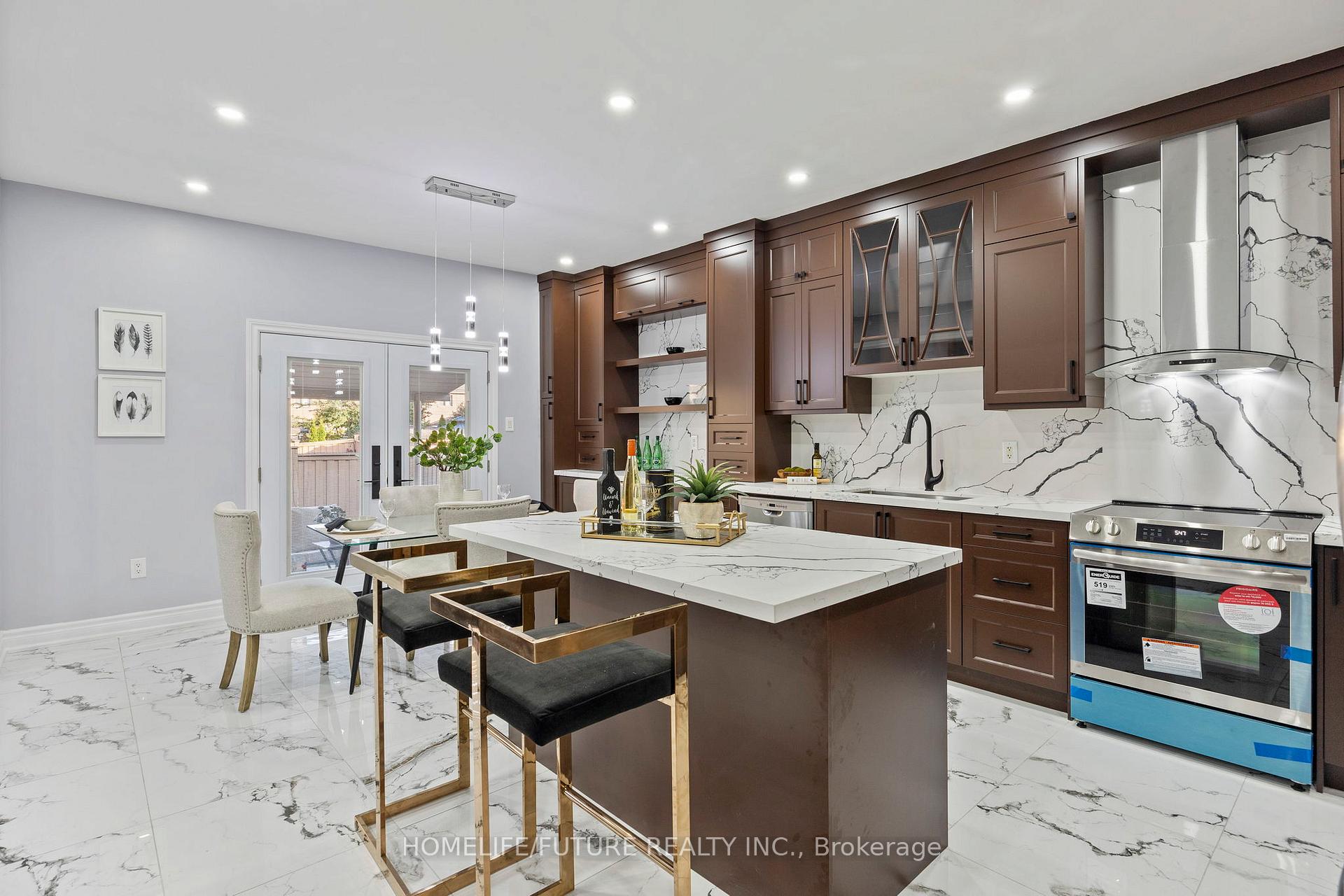 Photo 5 of 7 Vanwood Crescent, Brampton, Vales of Castlemore — HOMEH