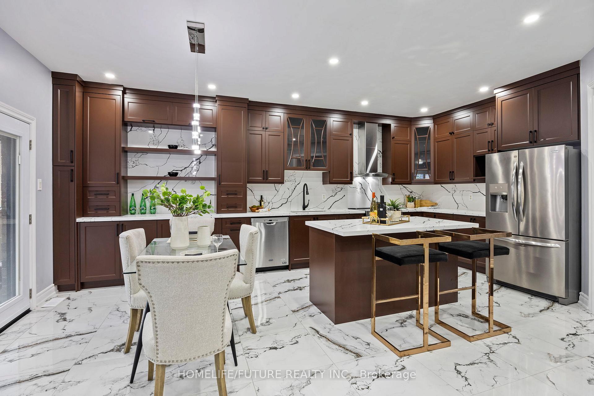Photo 10 of 7 Vanwood Crescent, Brampton, Vales of Castlemore — HOMEH