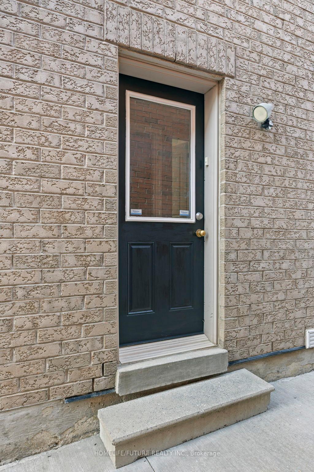 Photo 24 of 7 Vanwood Crescent, Brampton, Vales of Castlemore — HOMEH