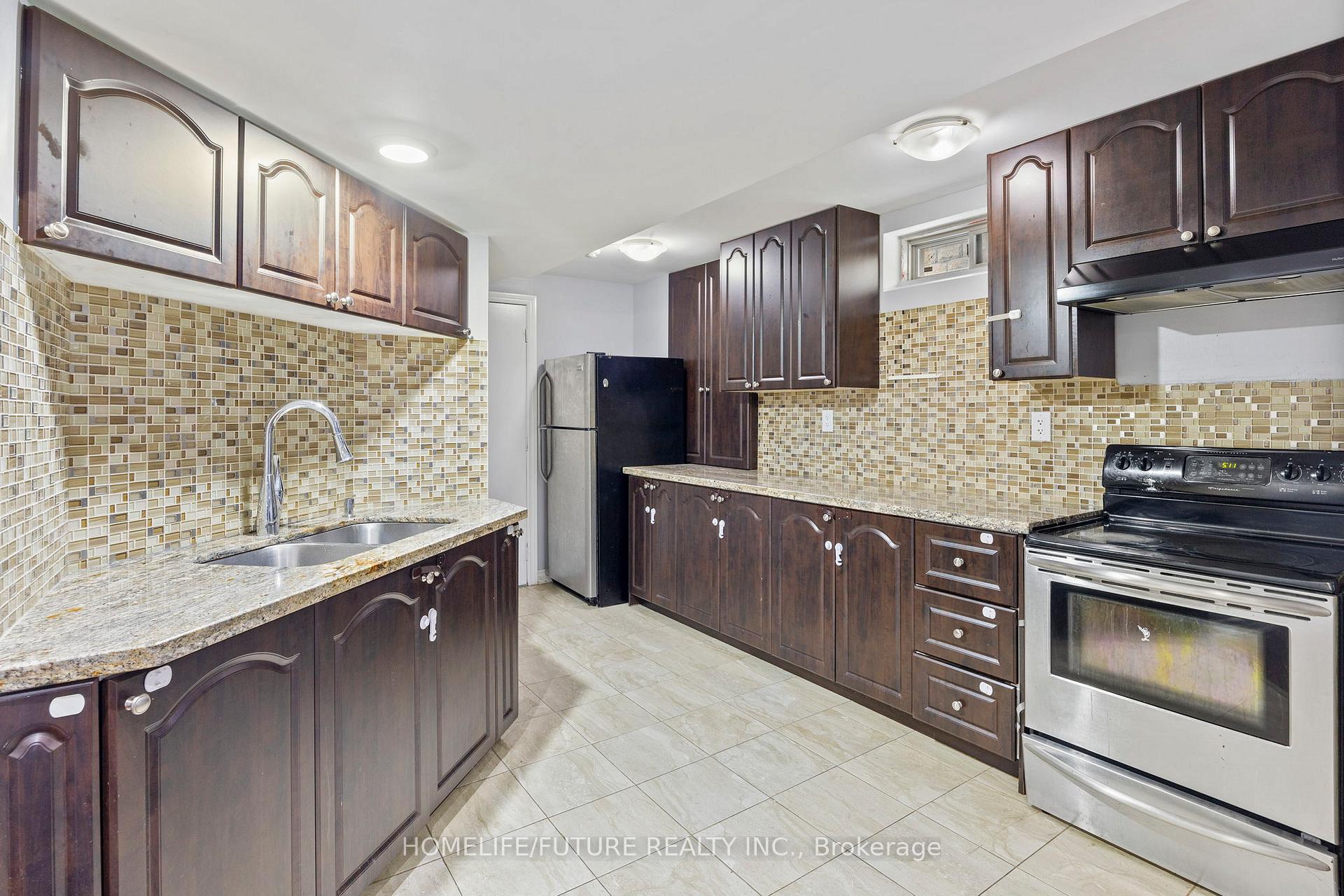Photo 33 of 7 Vanwood Crescent, Brampton, Vales of Castlemore — HOMEH