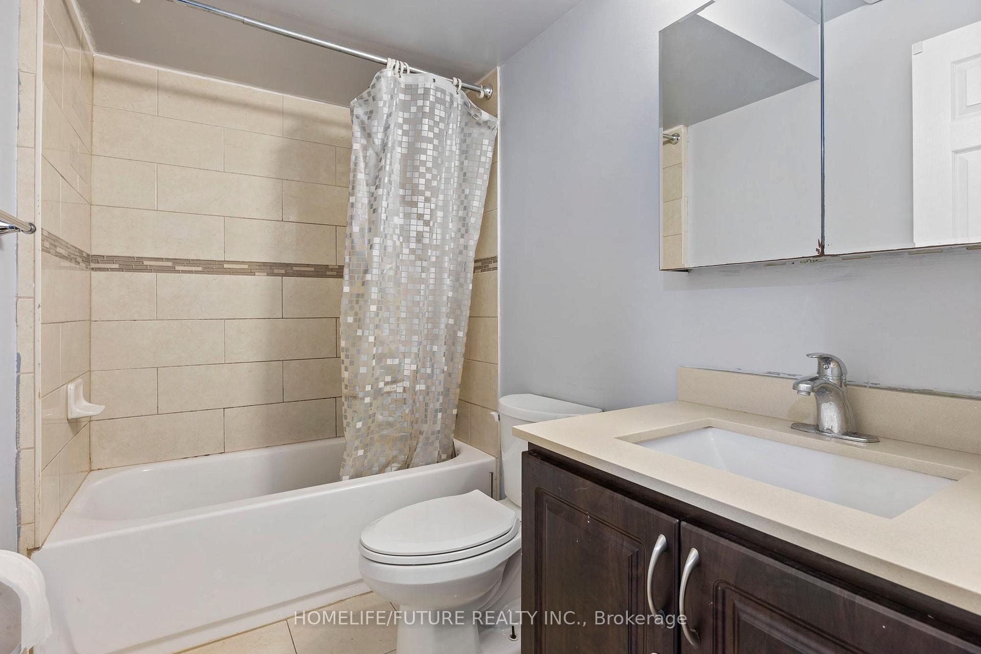 Photo 32 of 7 Vanwood Crescent, Brampton, Vales of Castlemore — HOMEH