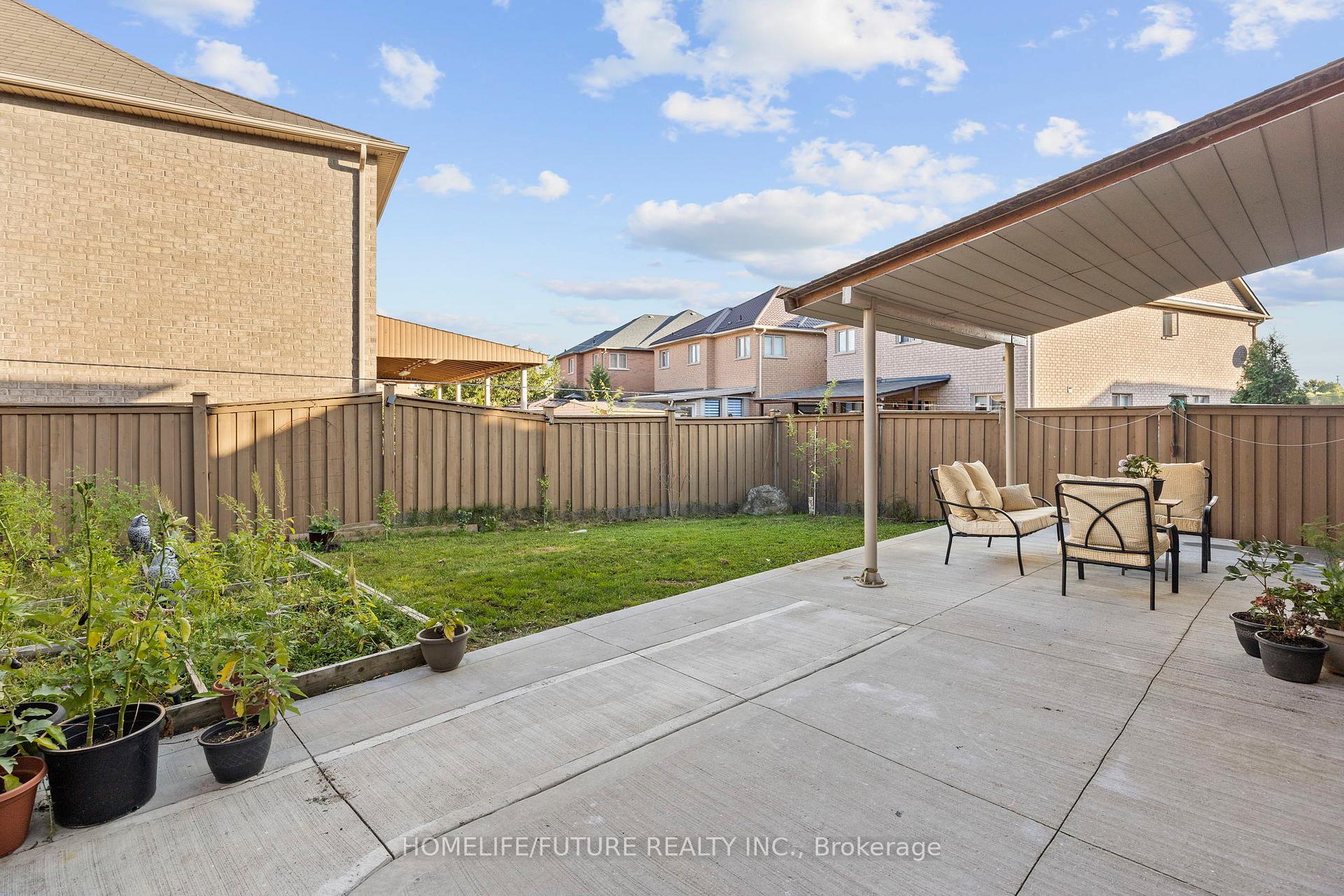 Photo 35 of 7 Vanwood Crescent, Brampton, Vales of Castlemore — HOMEH