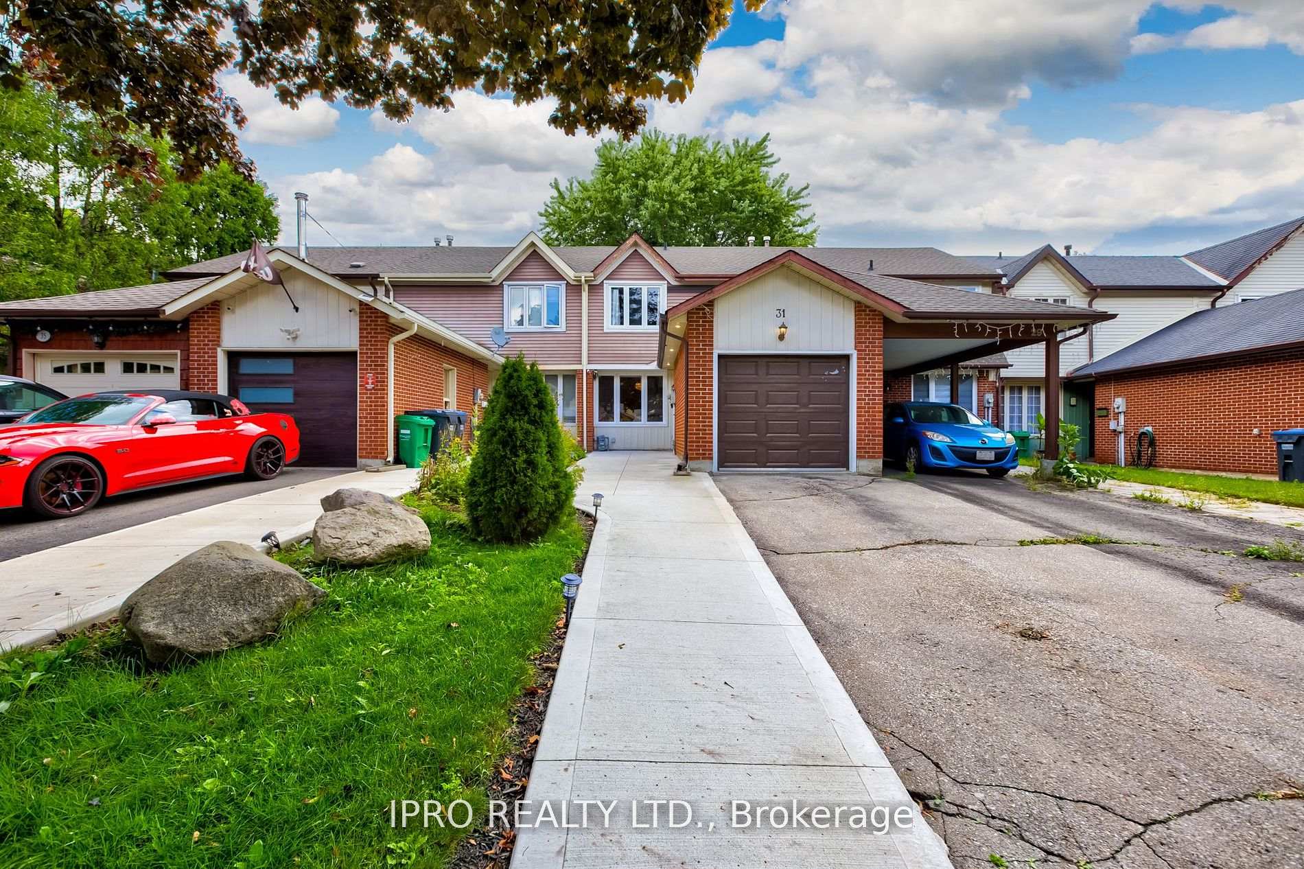 Photo 2 of 31 Barrington Crescent, Brampton, Heart Lake East — HOMEH