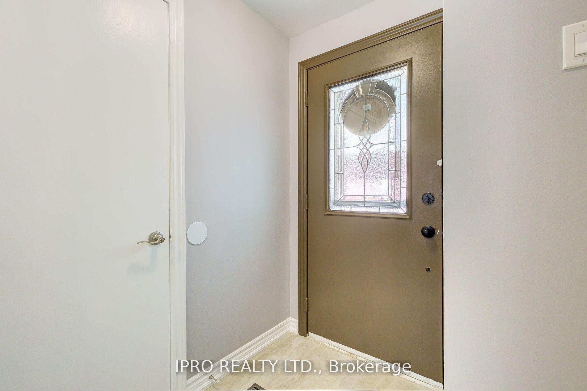 Photo 6 of 31 Barrington Crescent, Brampton, Heart Lake East — HOMEH