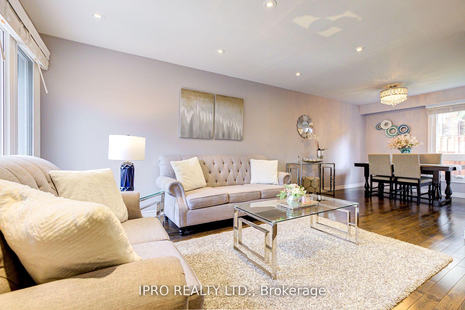 Photo 15 of 31 Barrington Crescent, Brampton, Heart Lake East — HOMEH