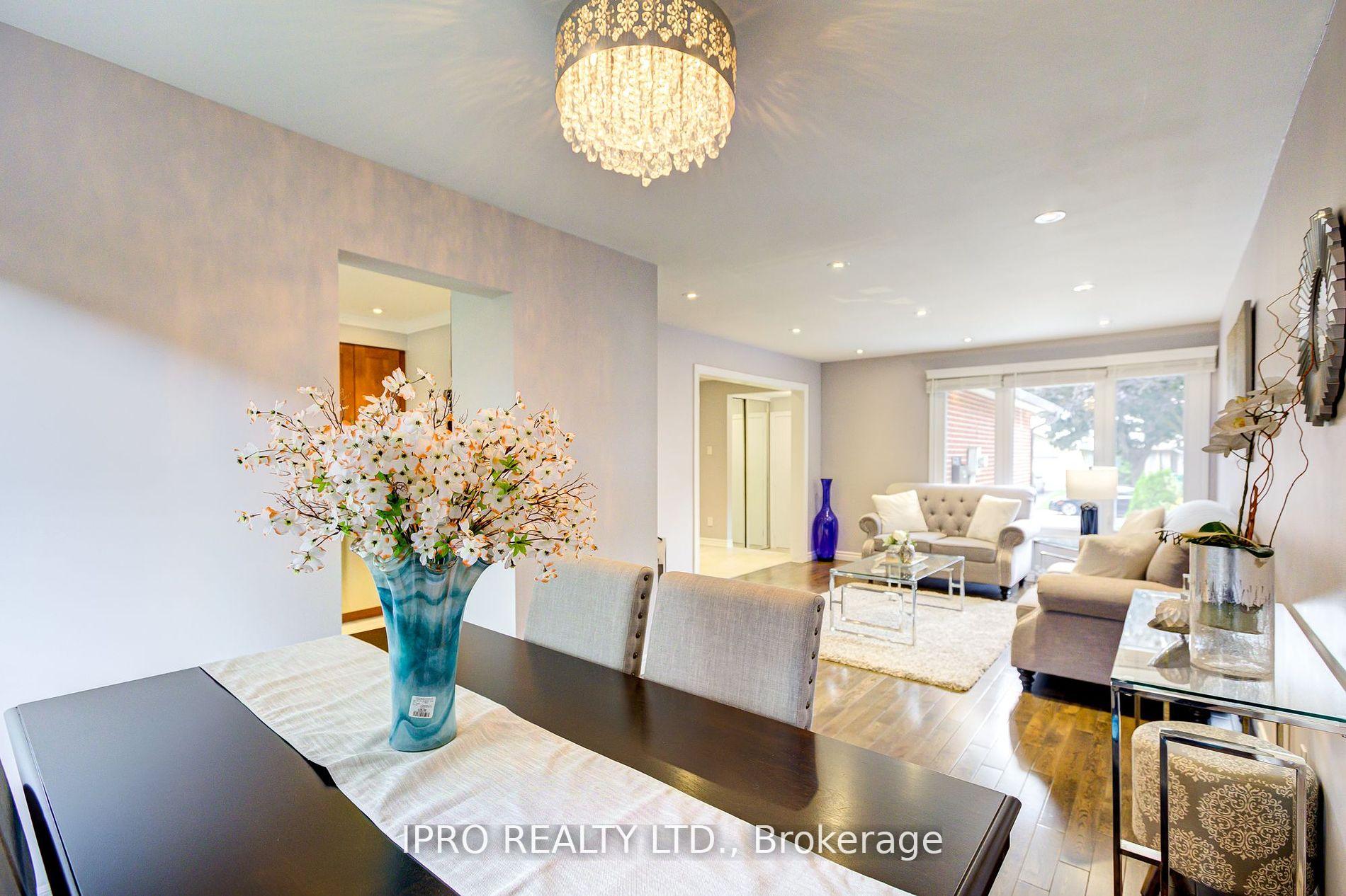Photo 19 of 31 Barrington Crescent, Brampton, Heart Lake East — HOMEH