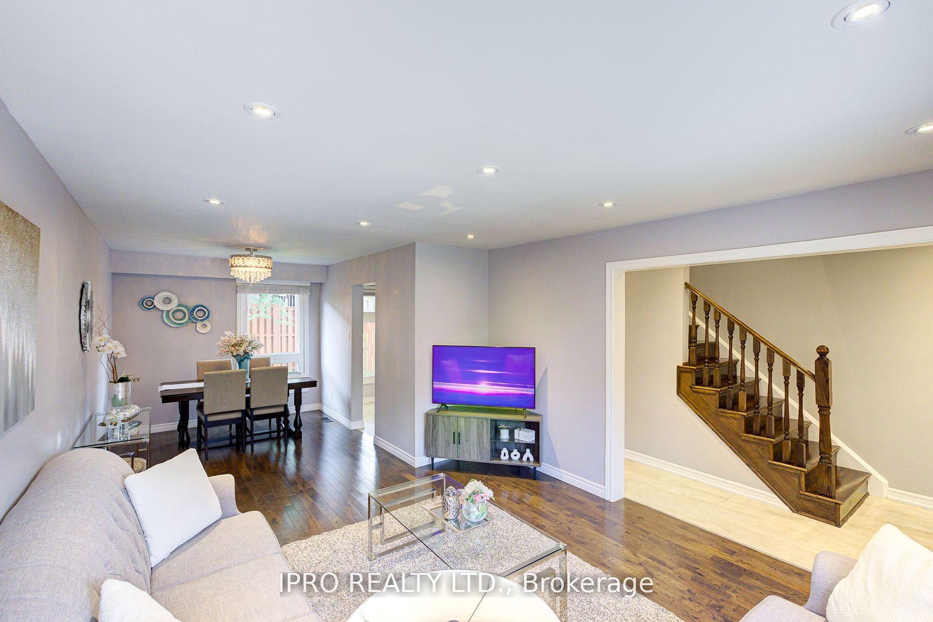 Photo 14 of 31 Barrington Crescent, Brampton, Heart Lake East — HOMEH