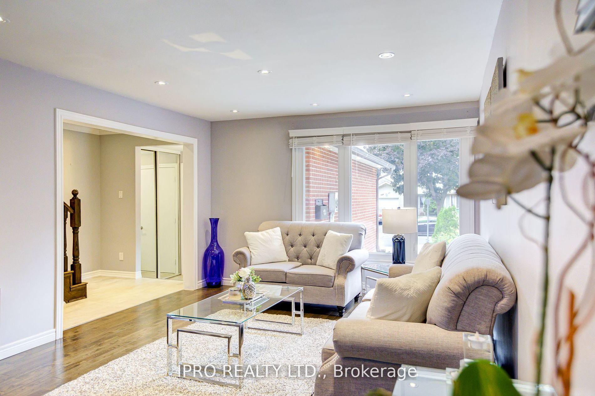 Photo 17 of 31 Barrington Crescent, Brampton, Heart Lake East — HOMEH
