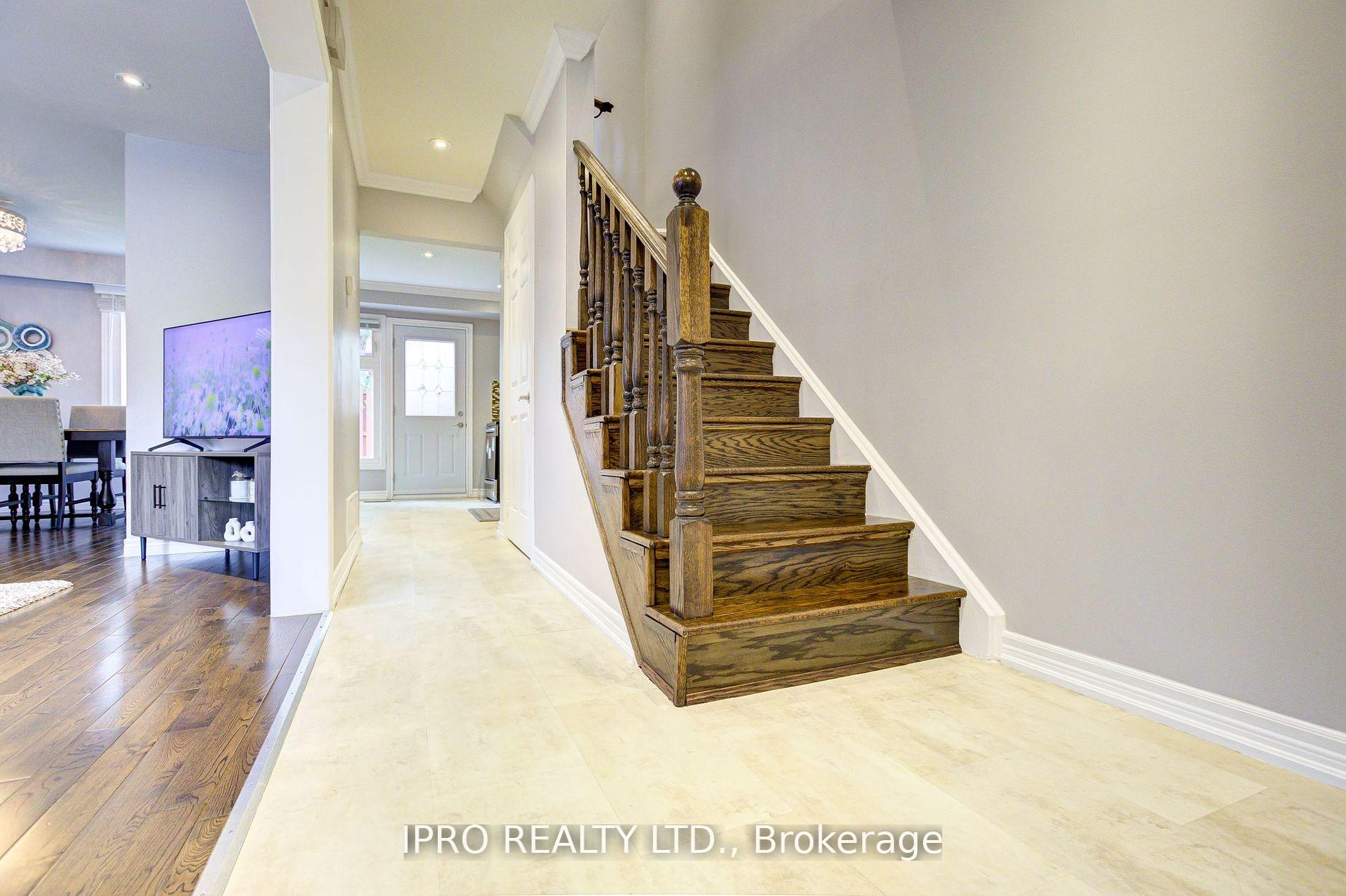 Photo 18 of 31 Barrington Crescent, Brampton, Heart Lake East — HOMEH