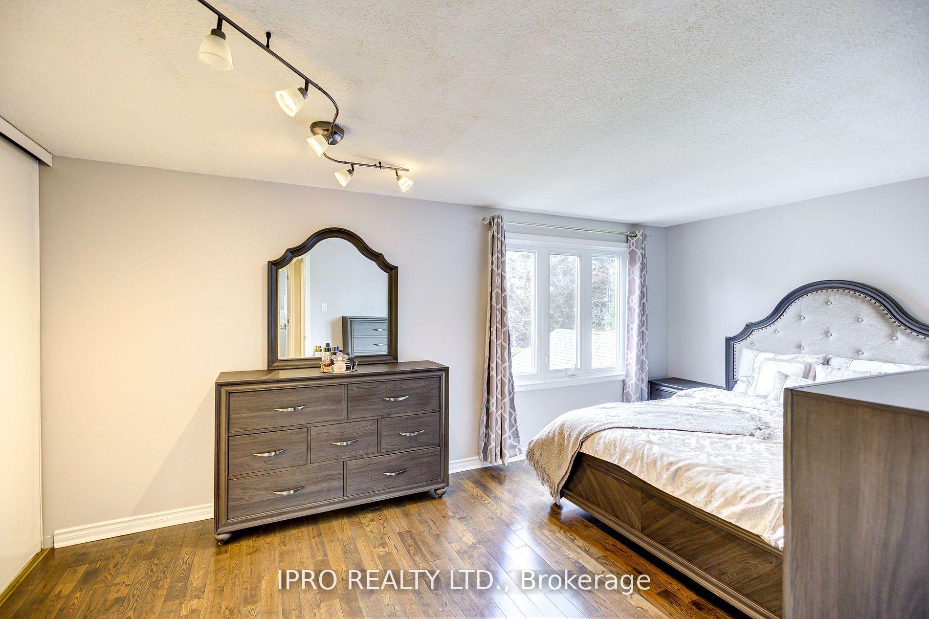 Photo 22 of 31 Barrington Crescent, Brampton, Heart Lake East — HOMEH