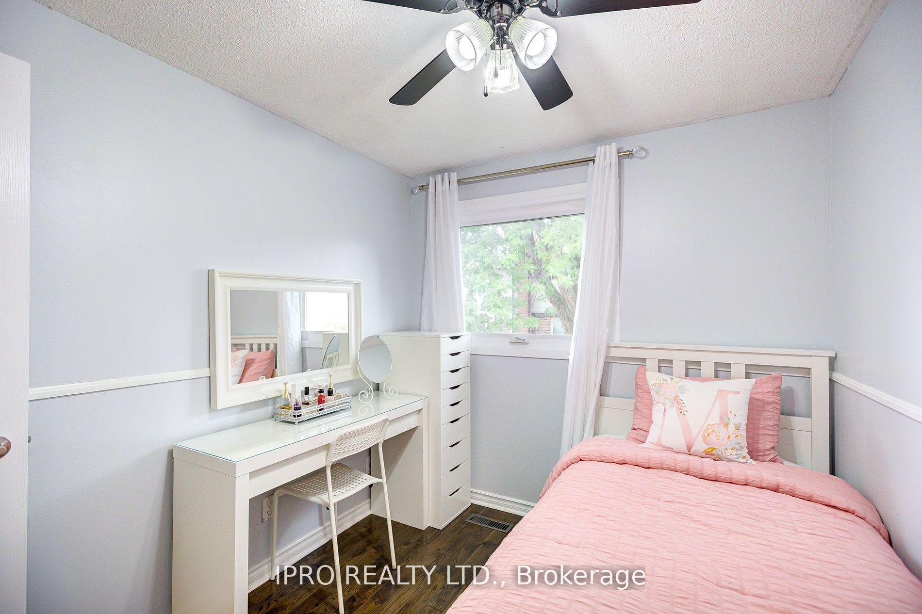Photo 23 of 31 Barrington Crescent, Brampton, Heart Lake East — HOMEH