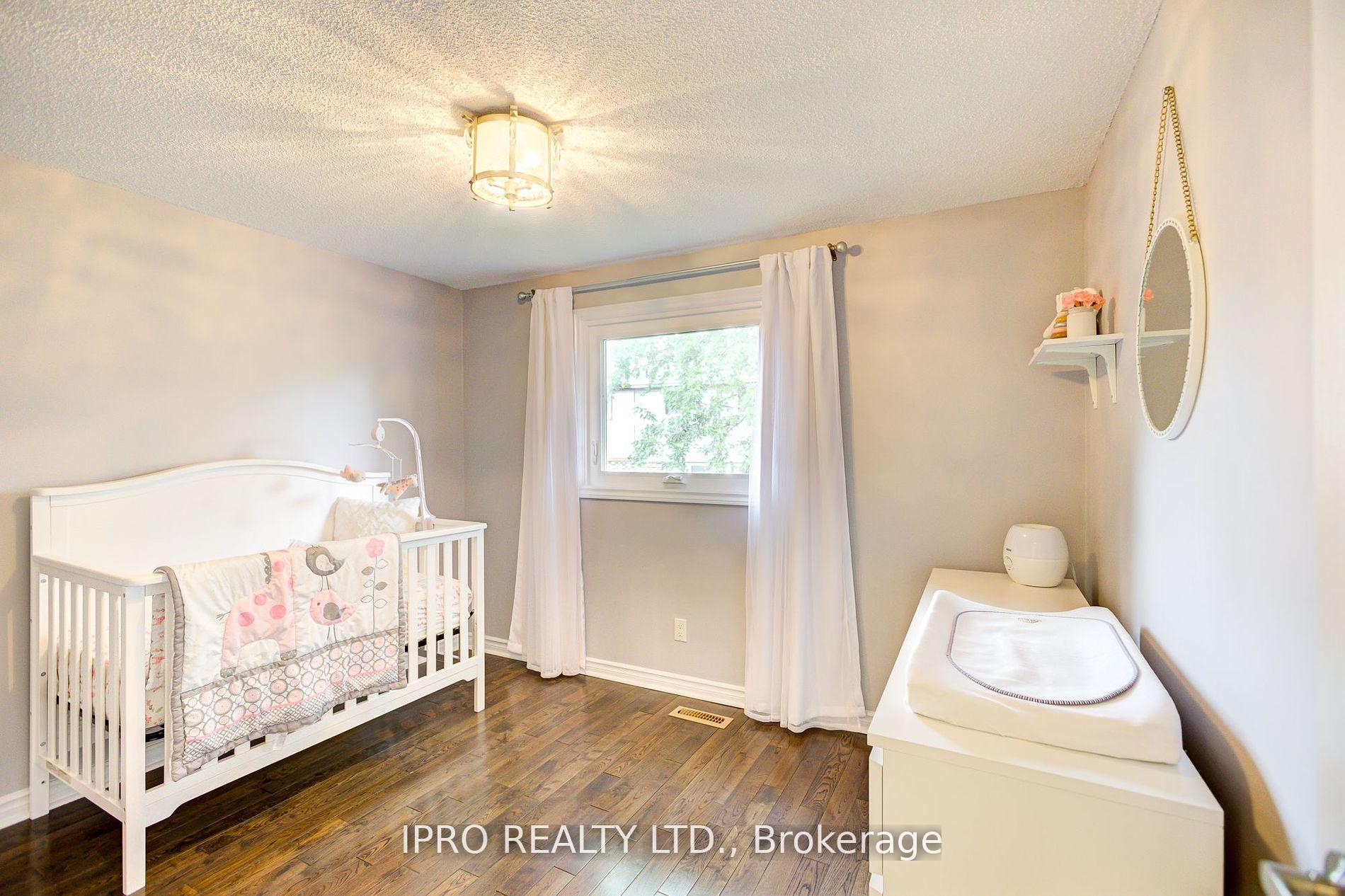 Photo 25 of 31 Barrington Crescent, Brampton, Heart Lake East — HOMEH