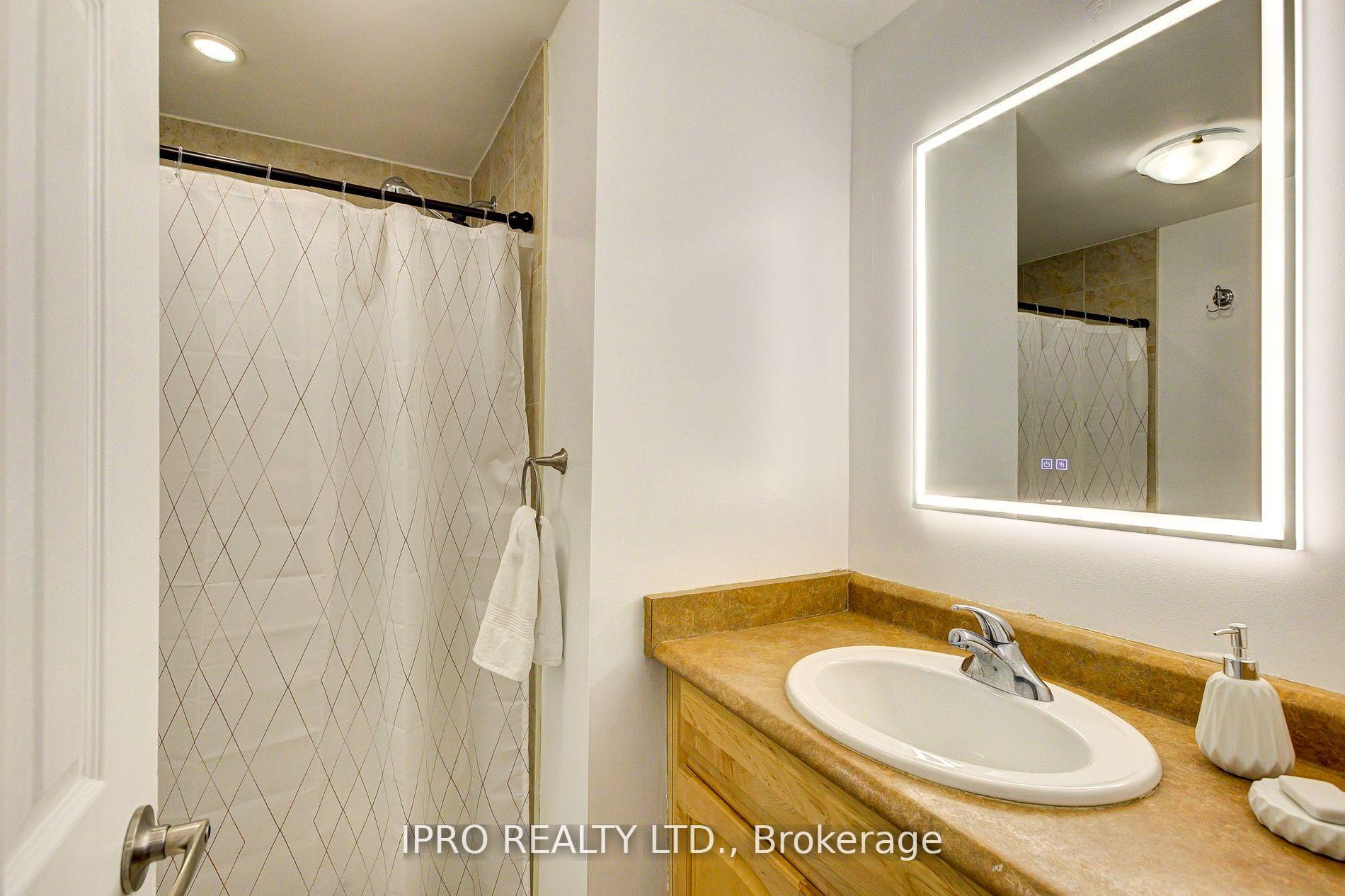 Photo 28 of 31 Barrington Crescent, Brampton, Heart Lake East — HOMEH