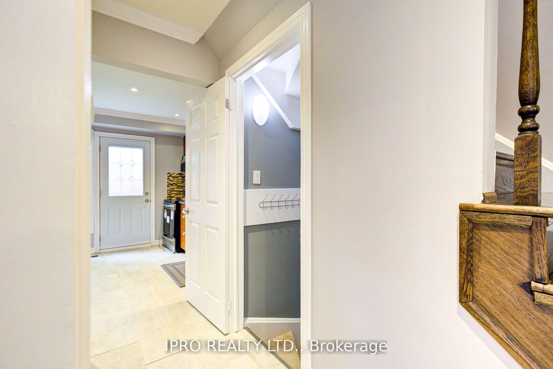 Photo 29 of 31 Barrington Crescent, Brampton, Heart Lake East — HOMEH