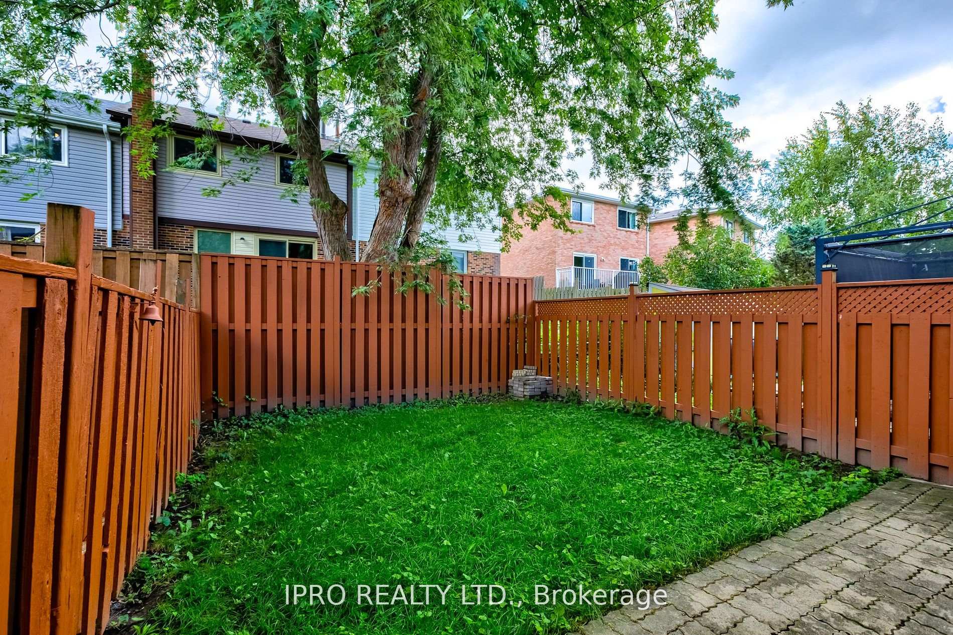 Photo 30 of 31 Barrington Crescent, Brampton, Heart Lake East — HOMEH