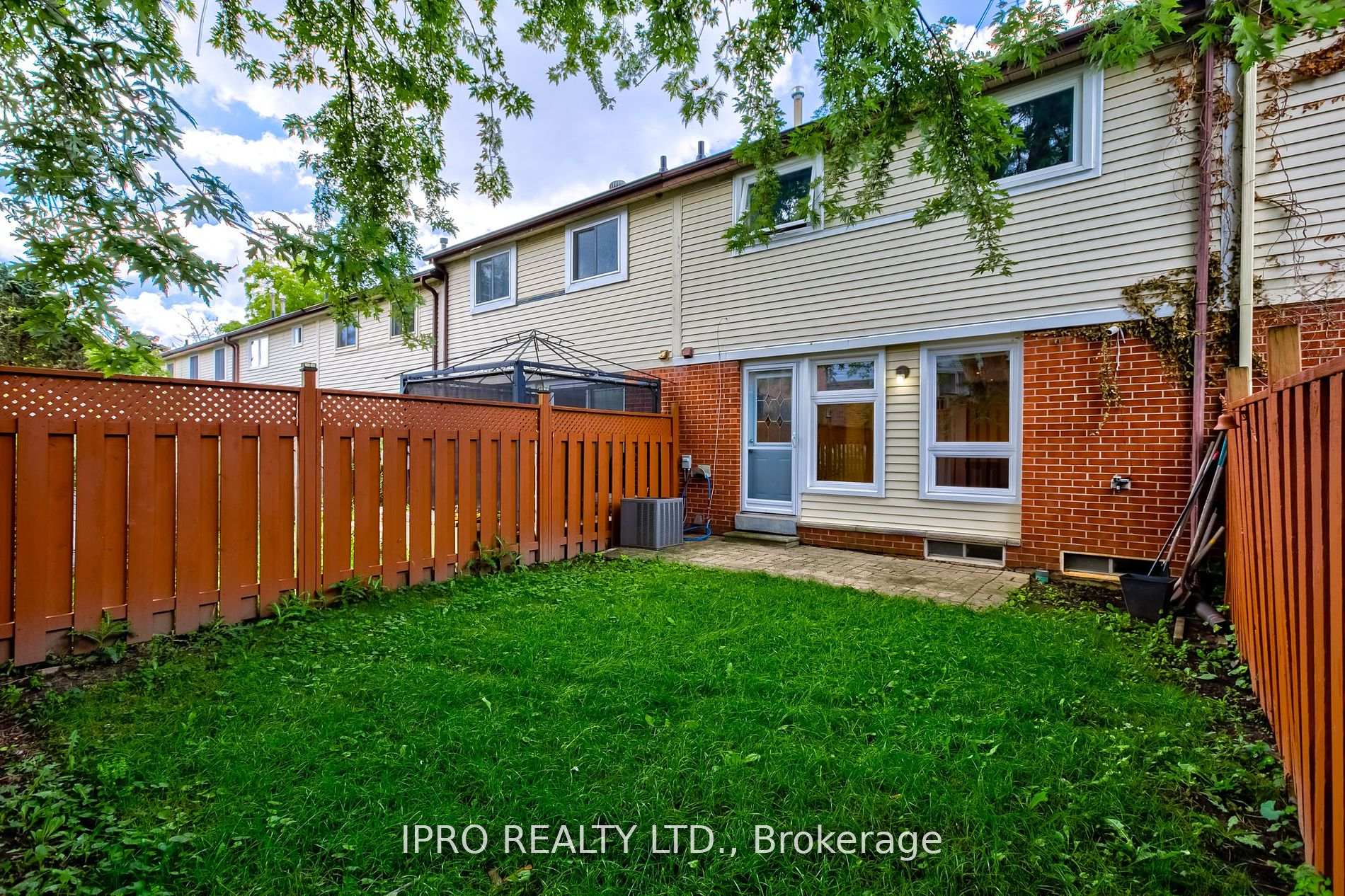 Photo 31 of 31 Barrington Crescent, Brampton, Heart Lake East — HOMEH
