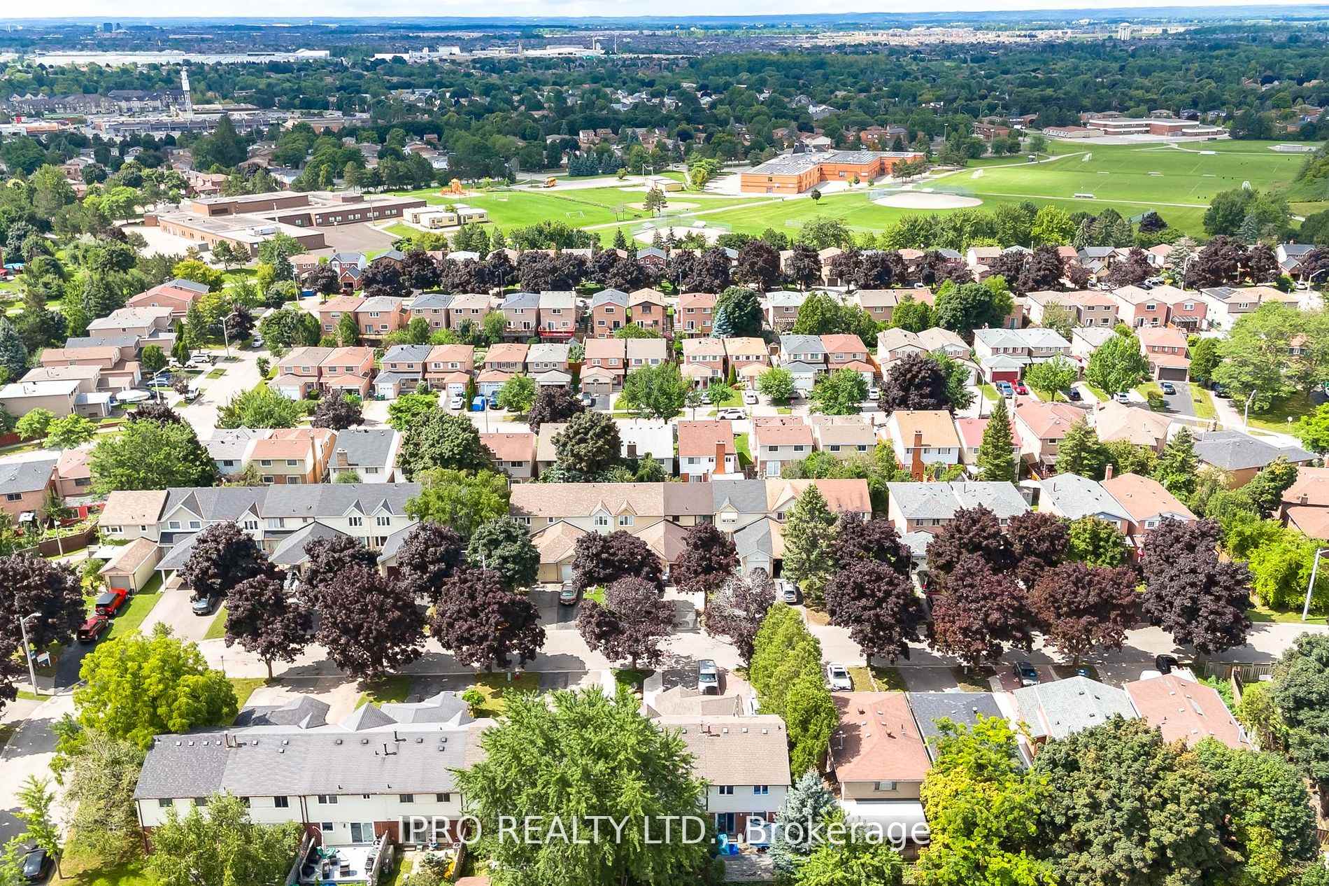 Photo 32 of 31 Barrington Crescent, Brampton, Heart Lake East — HOMEH