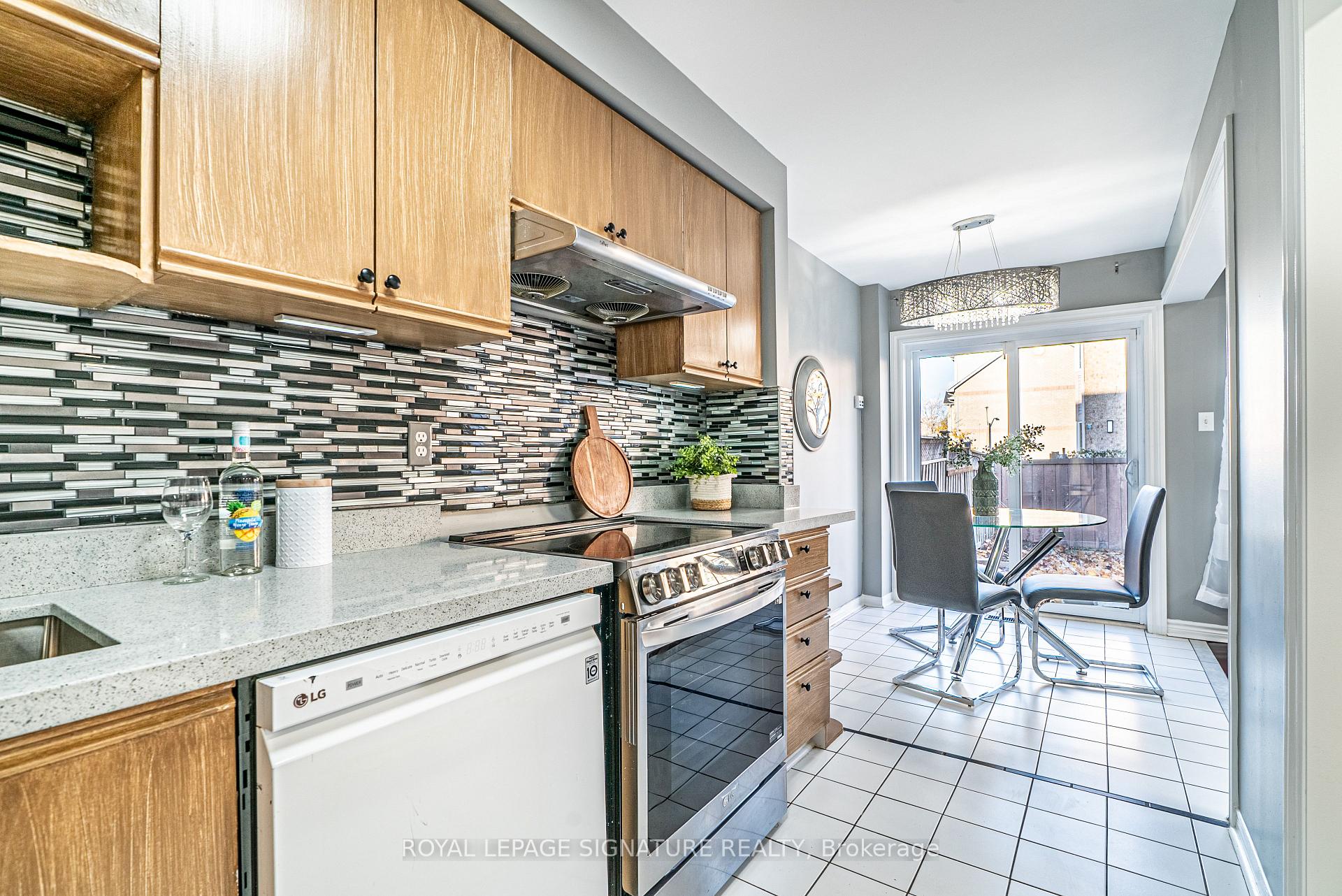 Photo 4 of Unit 41, 67 Goldenlight Circle, Brampton, Bram West — HOMEH