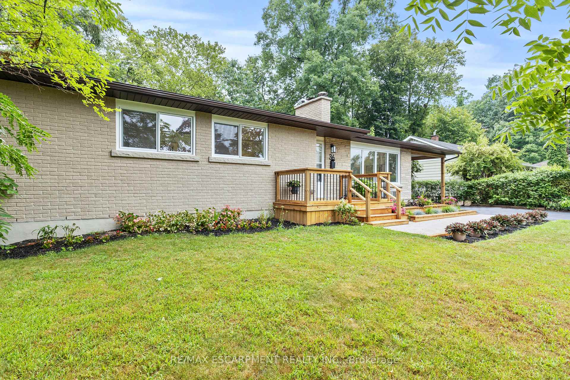 Photo 9 of 36 Spring Garden Boulevard, St. Catharines, Lakeshore — HOMEH