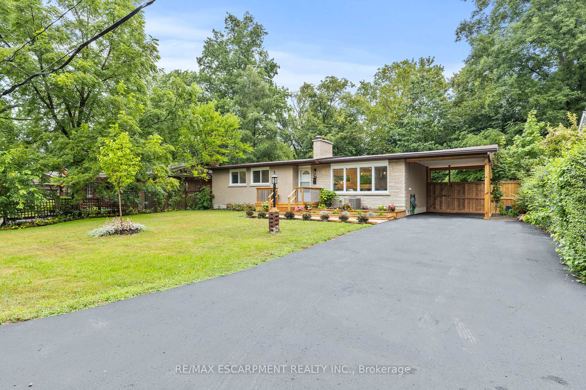 Photo 5 of 36 Spring Garden Boulevard, St. Catharines, Lakeshore — HOMEH