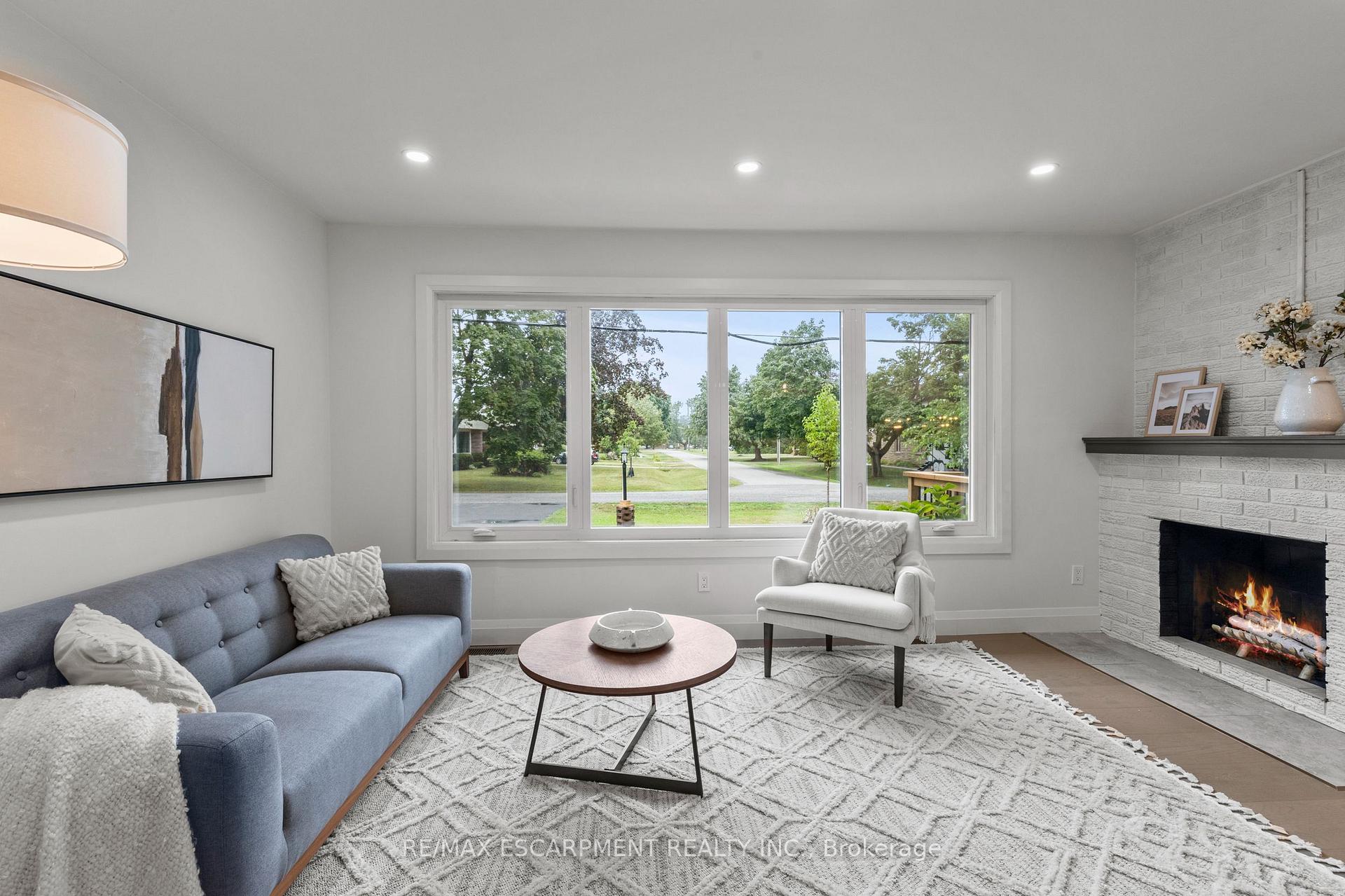Photo 2 of 36 Spring Garden Boulevard, St. Catharines, Lakeshore — HOMEH