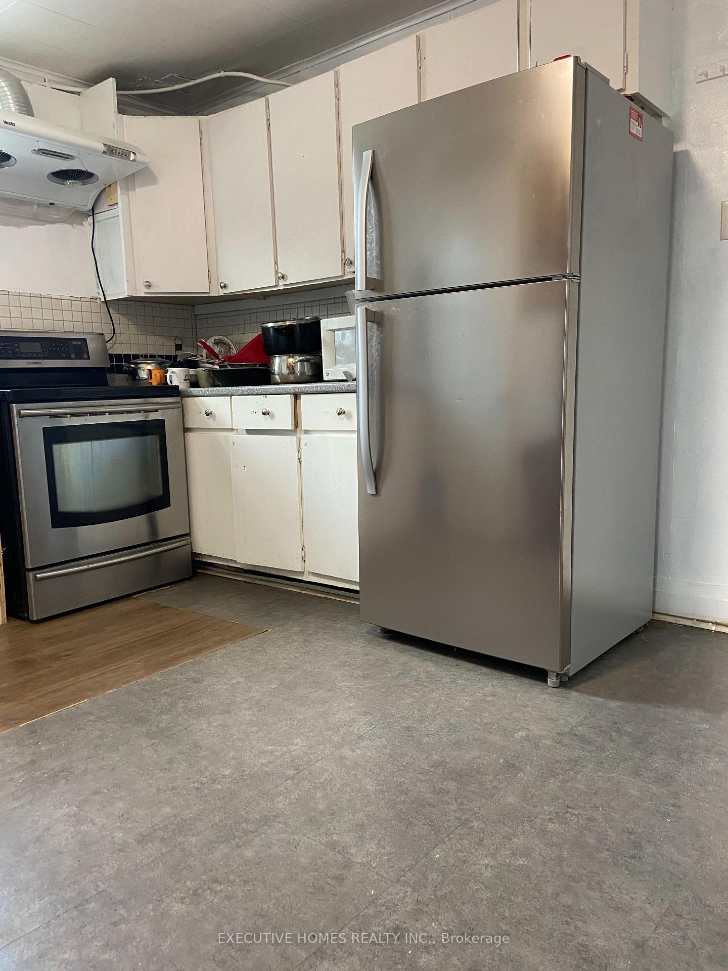 Photo 5 of 793 Barton Street, Hamilton, Stoney Creek — HOMEH