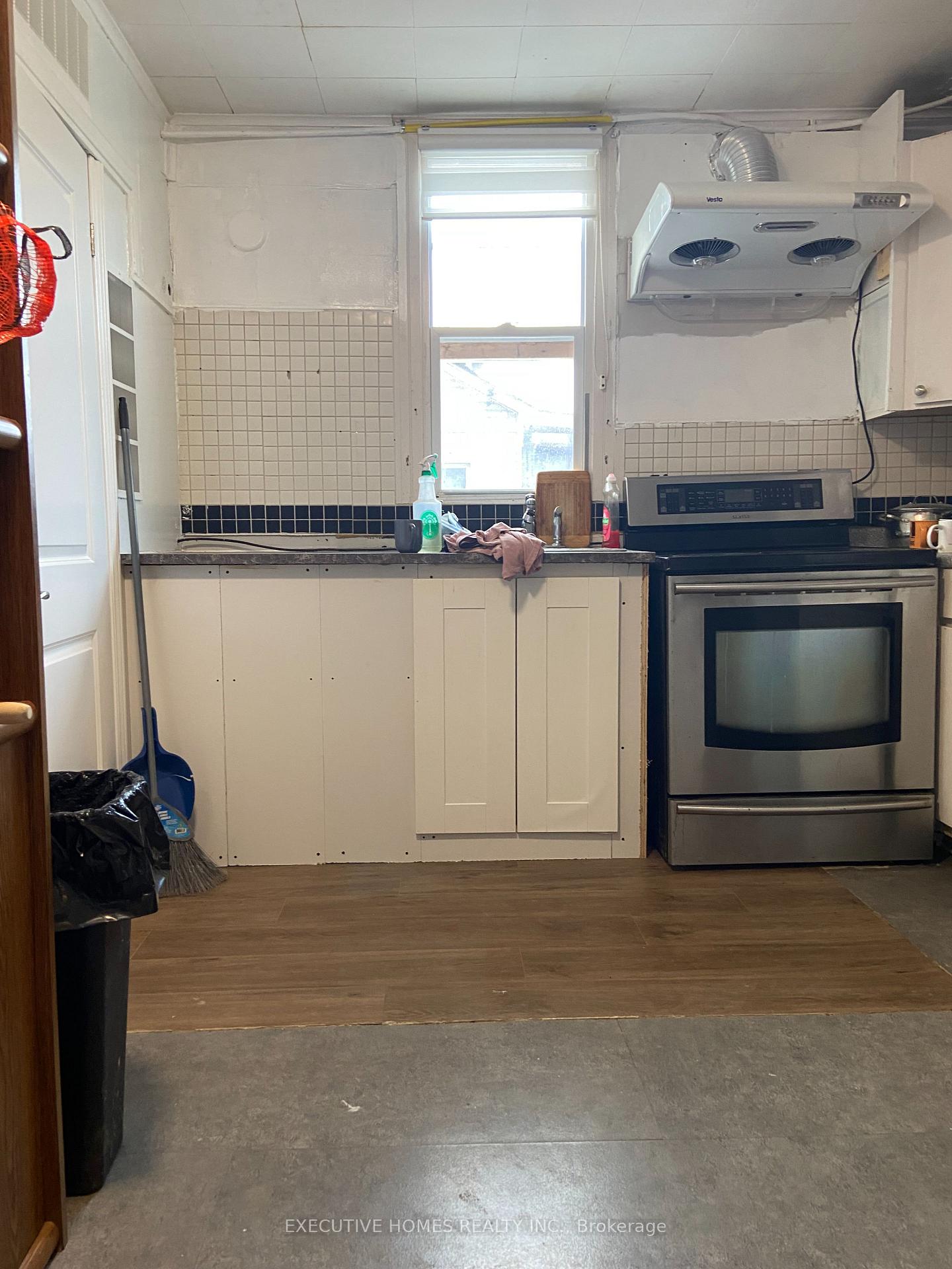 Photo 3 of 793 Barton Street, Hamilton, Stoney Creek — HOMEH