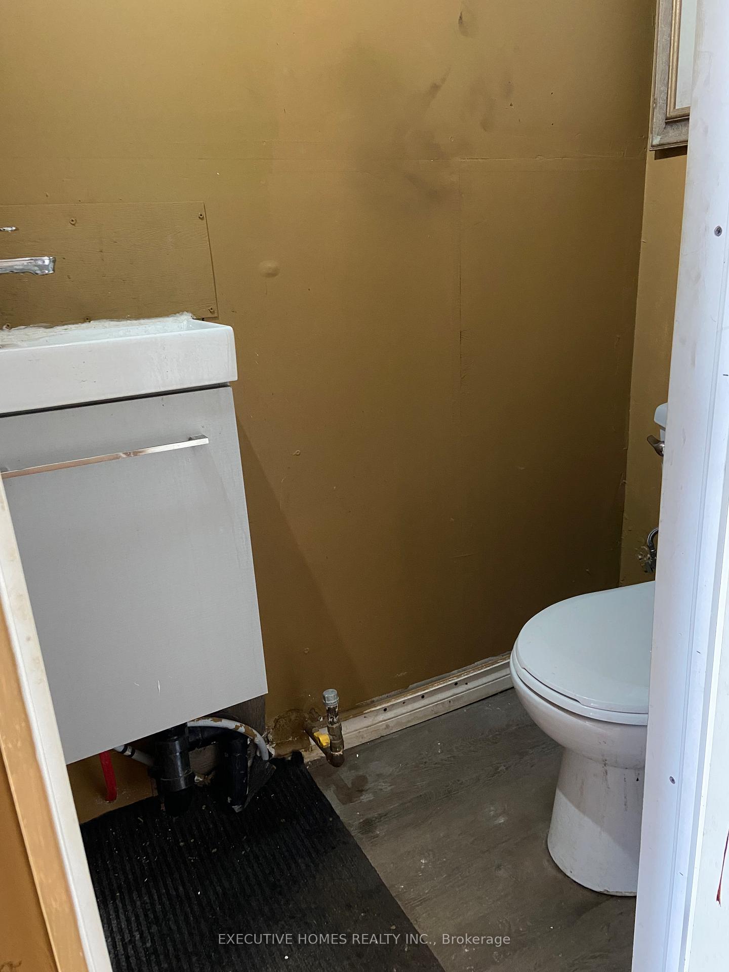 Photo 16 of 793 Barton Street, Hamilton, Stoney Creek — HOMEH