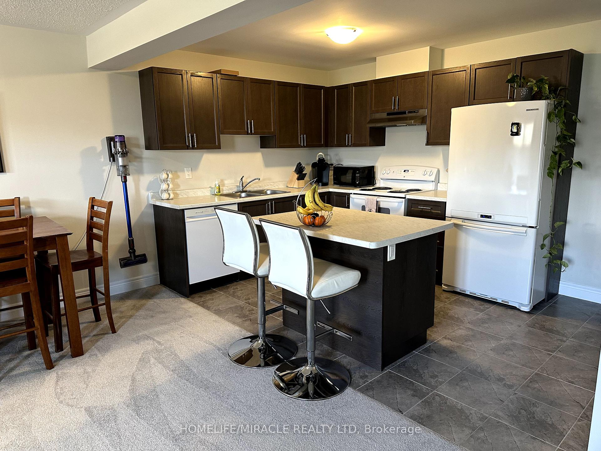 Photo 10 of 300 daffodil Court, Gravenhurst, Muskoka (S) — HOMEH