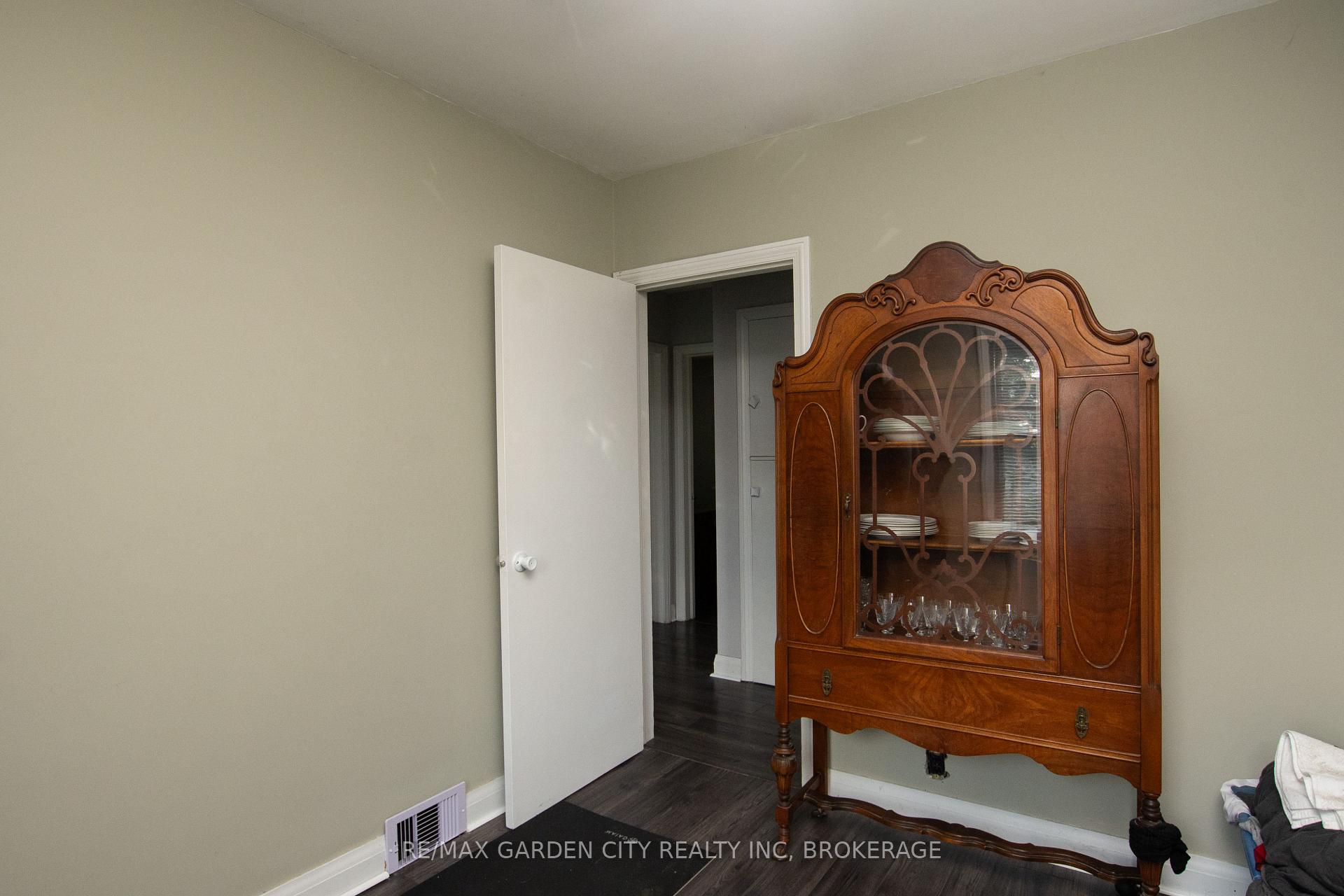 Photo 11 of 37 Mcdonald Avenue, Thorold, Thorold Downtown — HOMEH