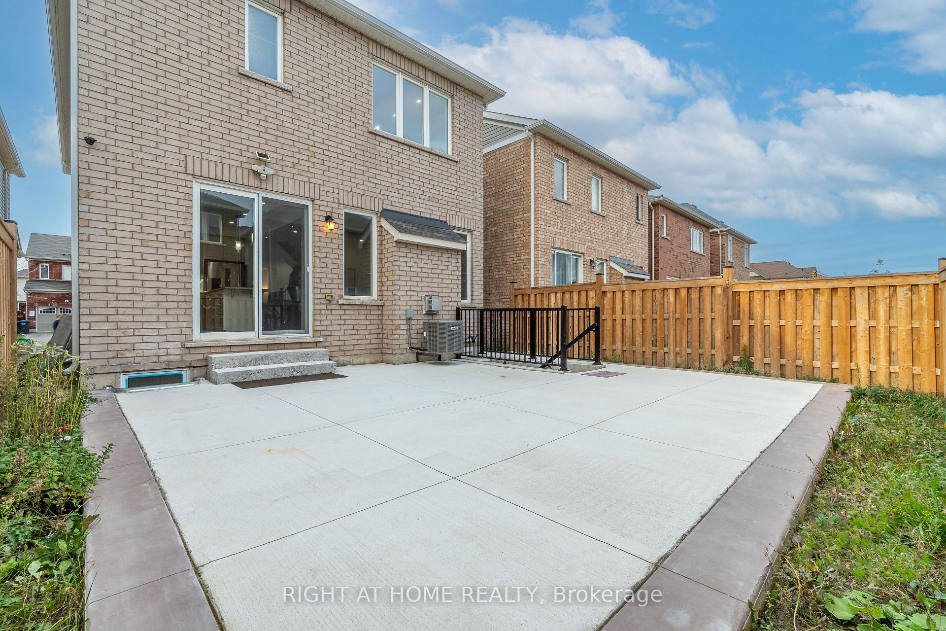 Photo 39 of 8 Emerald Coast Trail, Brampton, Northwest Brampton — HOMEH