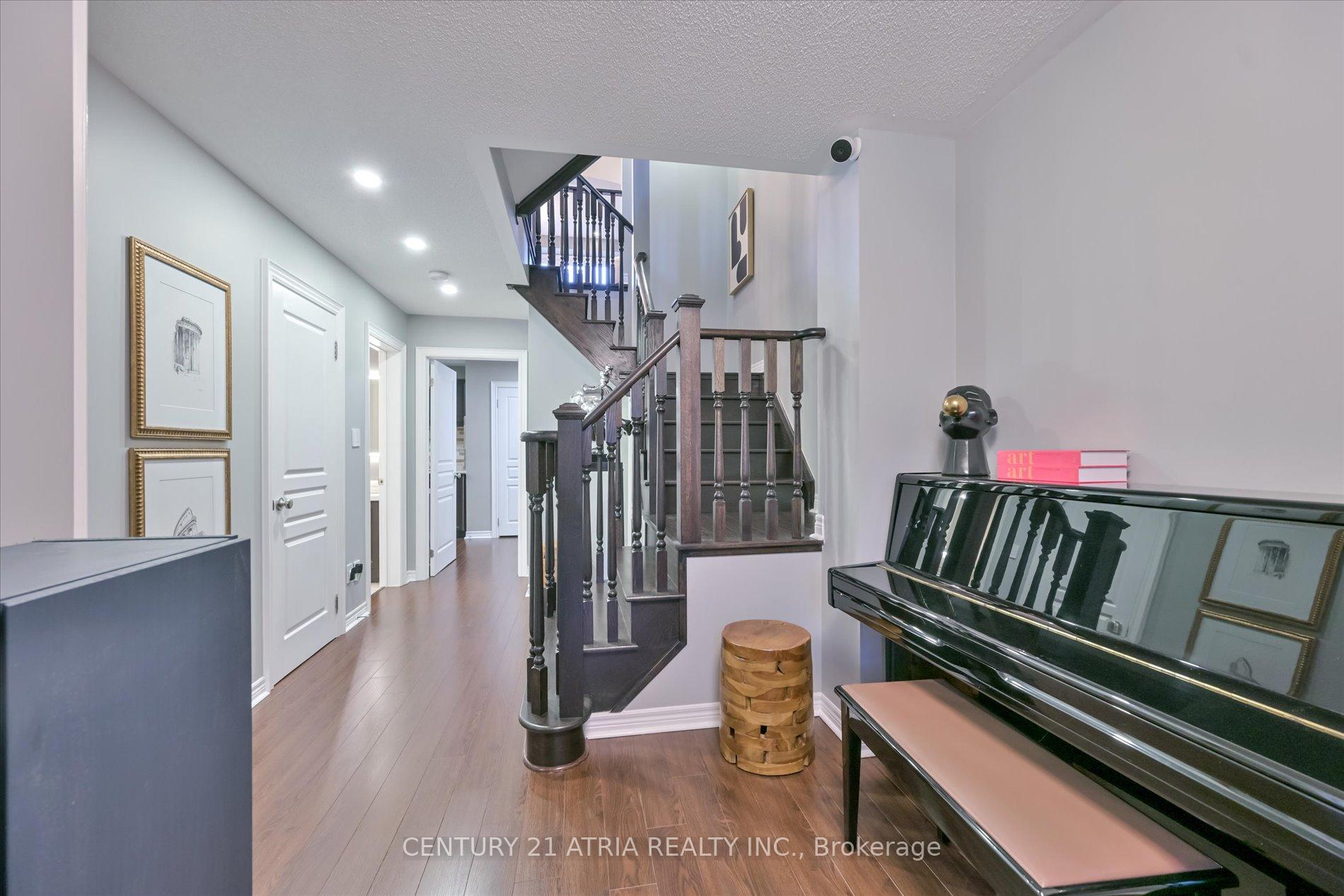 Photo 2 of 13 Earnshaw Drive, Markham, Victoria Square — HOMEH