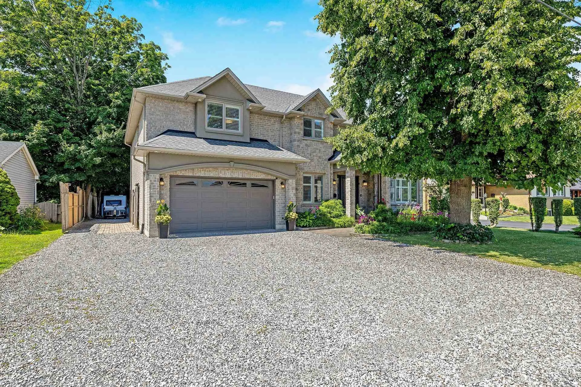 Photo 1 of 17 Miller Drive, Hamilton, Ancaster — HOMEH