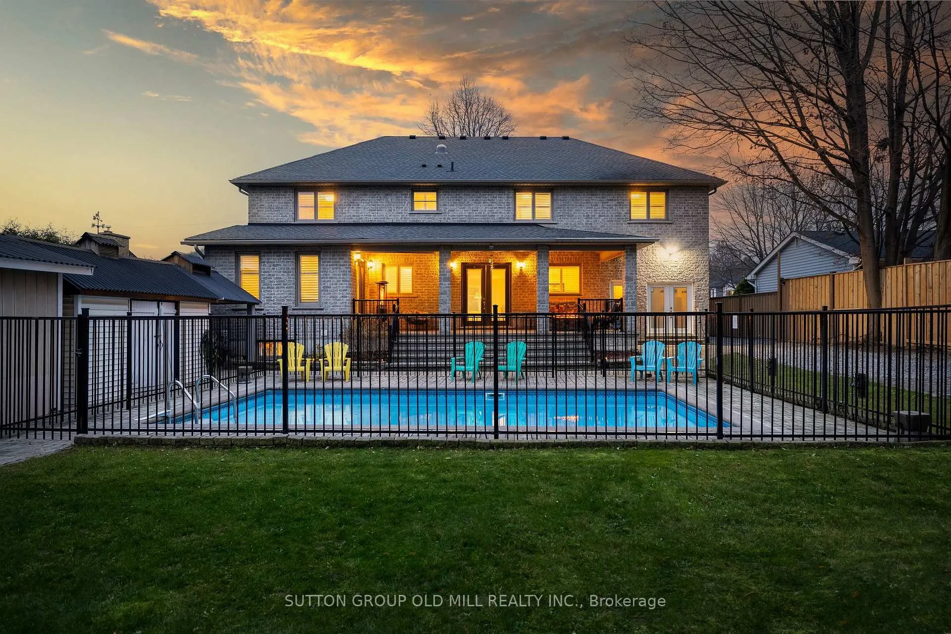 Photo 2 of 17 Miller Drive, Hamilton, Ancaster — HOMEH