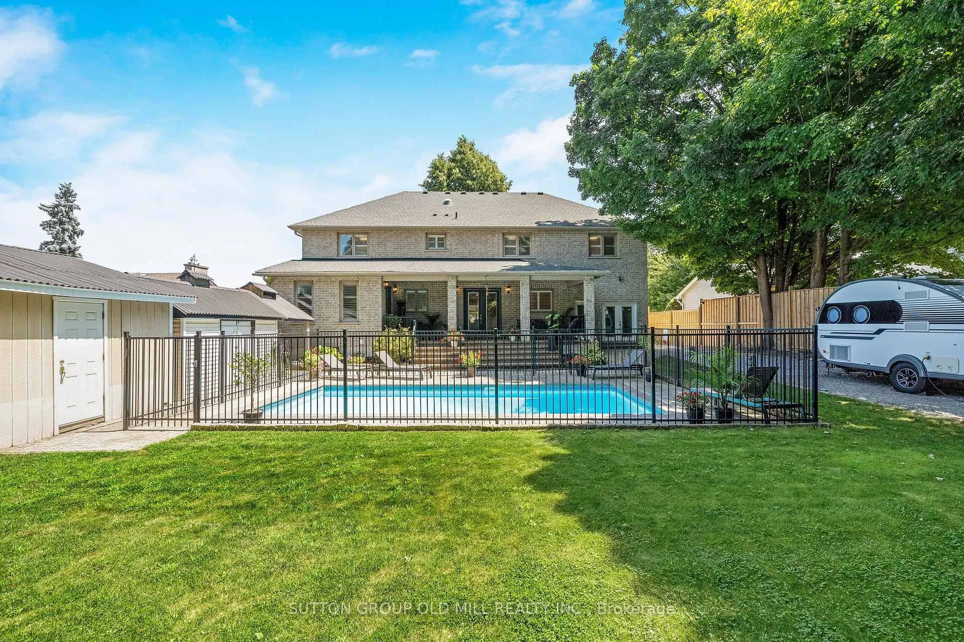 Photo 3 of 17 Miller Drive, Hamilton, Ancaster — HOMEH