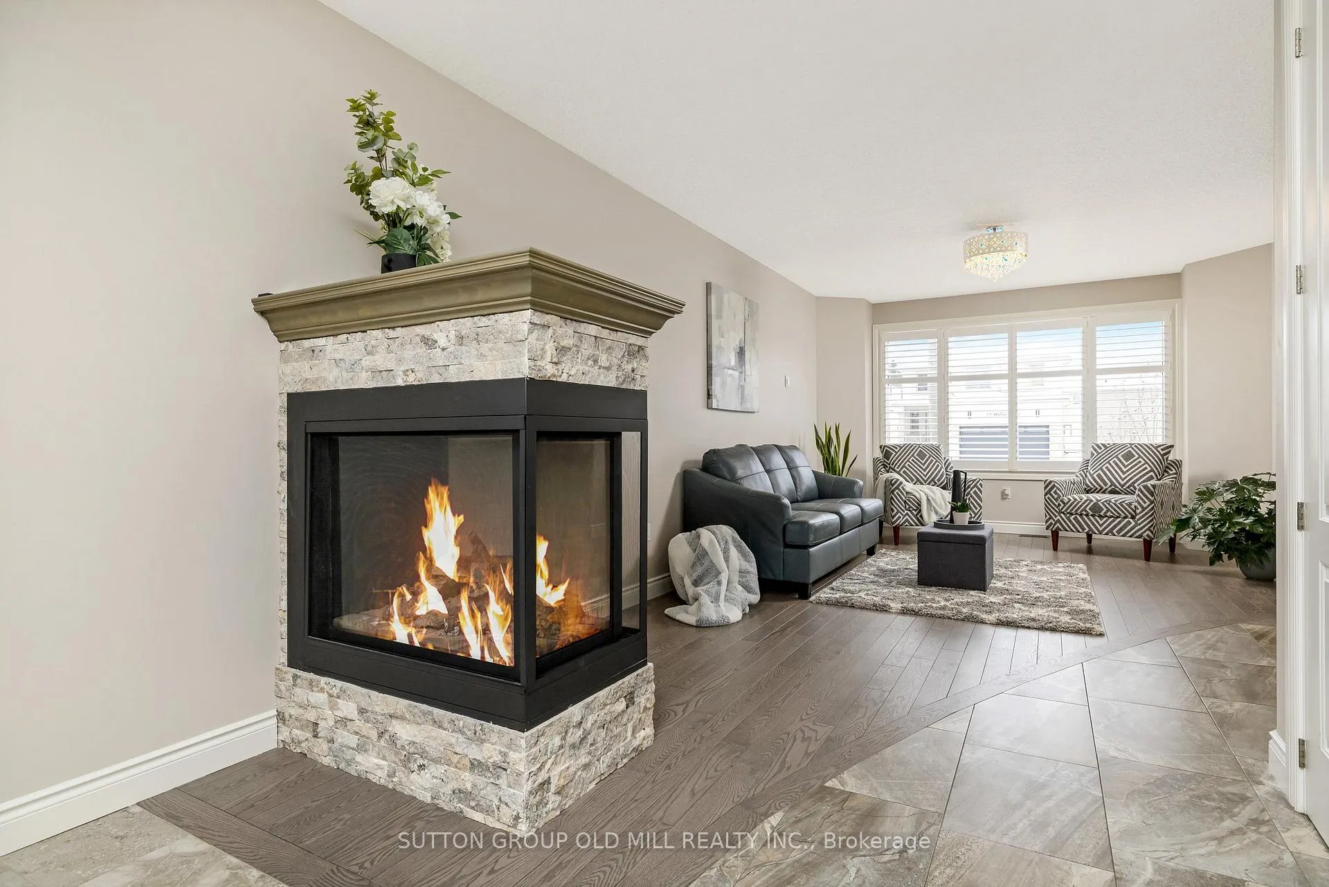 Photo 4 of 17 Miller Drive, Hamilton, Ancaster — HOMEH
