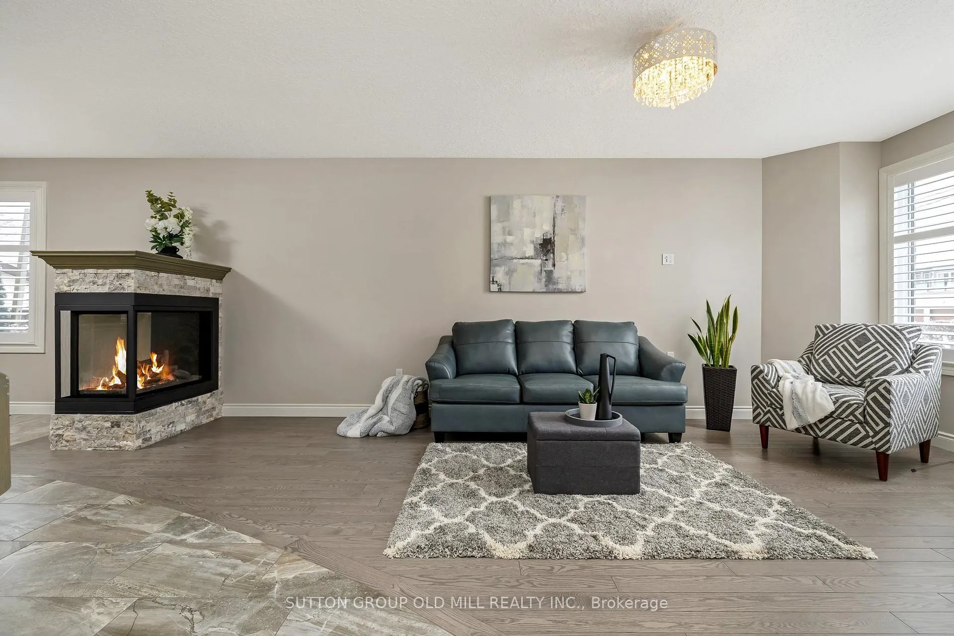 Photo 5 of 17 Miller Drive, Hamilton, Ancaster — HOMEH