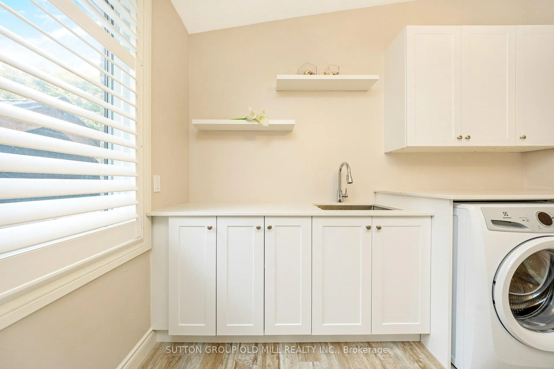 Photo 14 of 17 Miller Drive, Hamilton, Ancaster — HOMEH